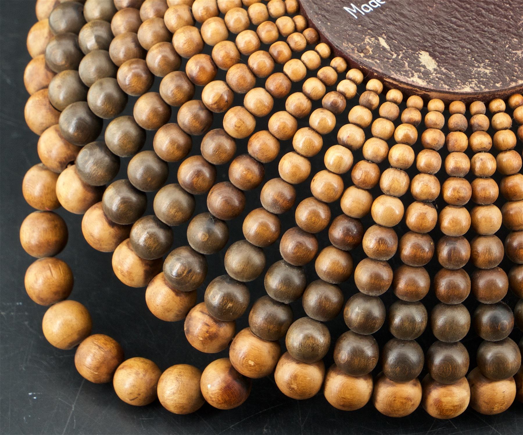 Début du 20ème siècle Bol centre de table en perles de bois de l'ère victorienne de Tchécoslovaque, atelier Art & Crafts en vente