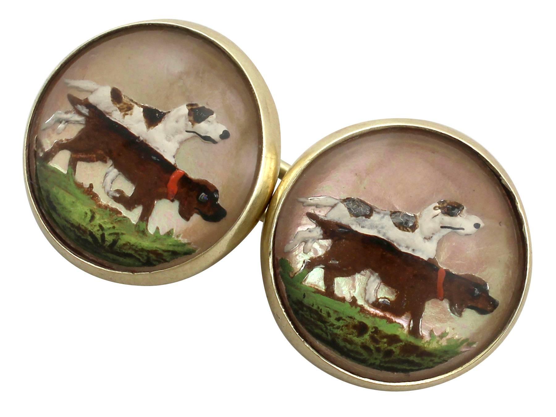 A fine and impressive pair of Victorian essex crystal and 14 karat yellow gold 'English Pointer Dog' cufflinks; part of our diverse antique jewelry and estate jewelry collections.

These fine and impressive antique dog cufflinks have been crafted in