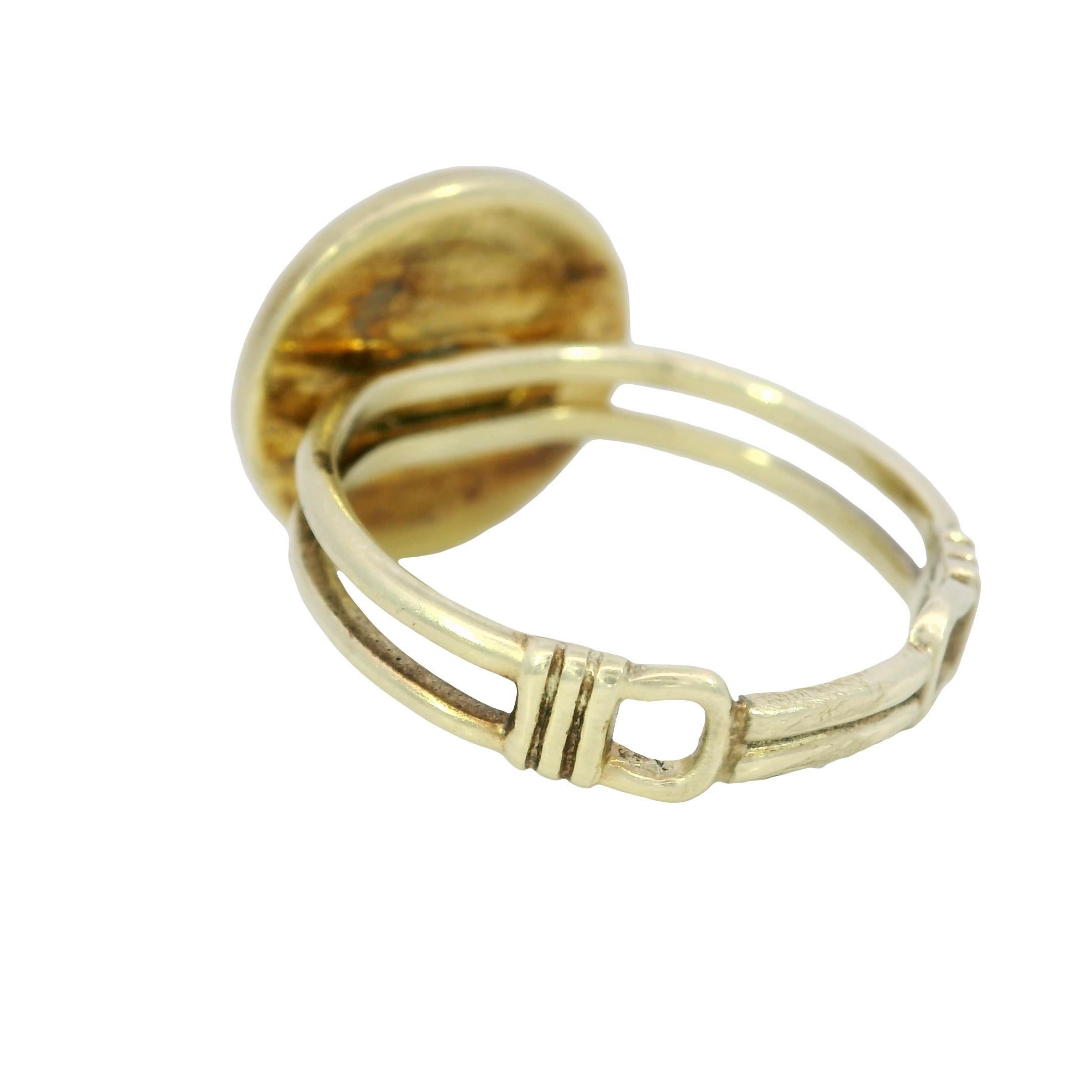 Anello vittoriano di cristallo Essex con cane terrier dipinto al contrario, oro giallo 14 carati, misura 6 in vendita 3