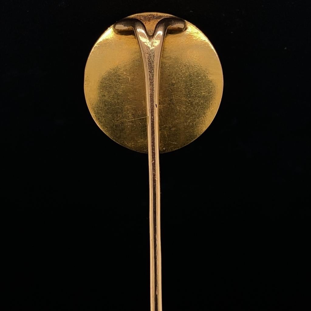 Taille cabochon Épingle à cravate victorienne en or jaune 18 carats représentant un épagneul en cristal d'Essex en vente