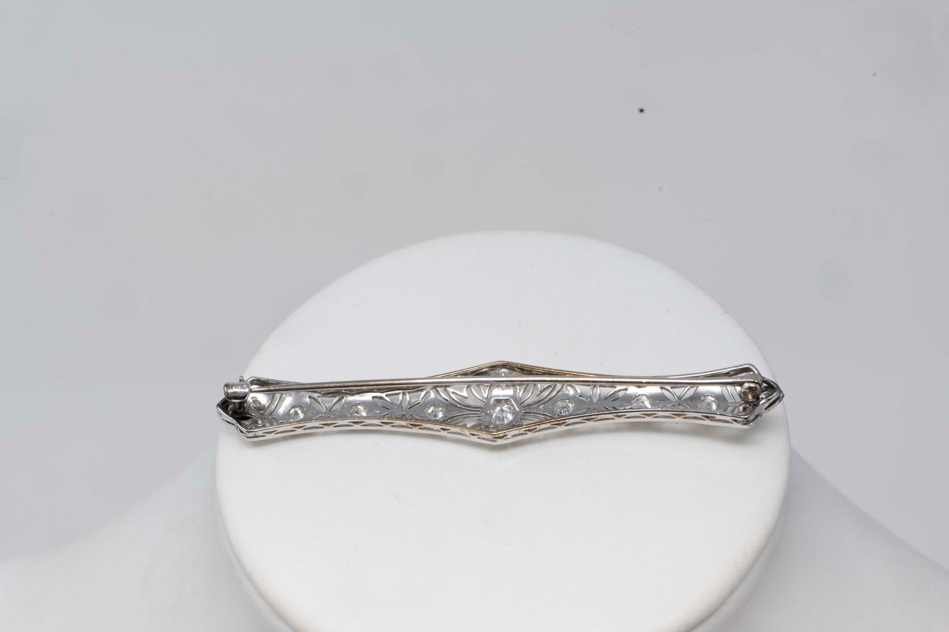 Victorian Estate 14k White Gold Diamond Brooch In Good Condition For Sale In Montreal, QC