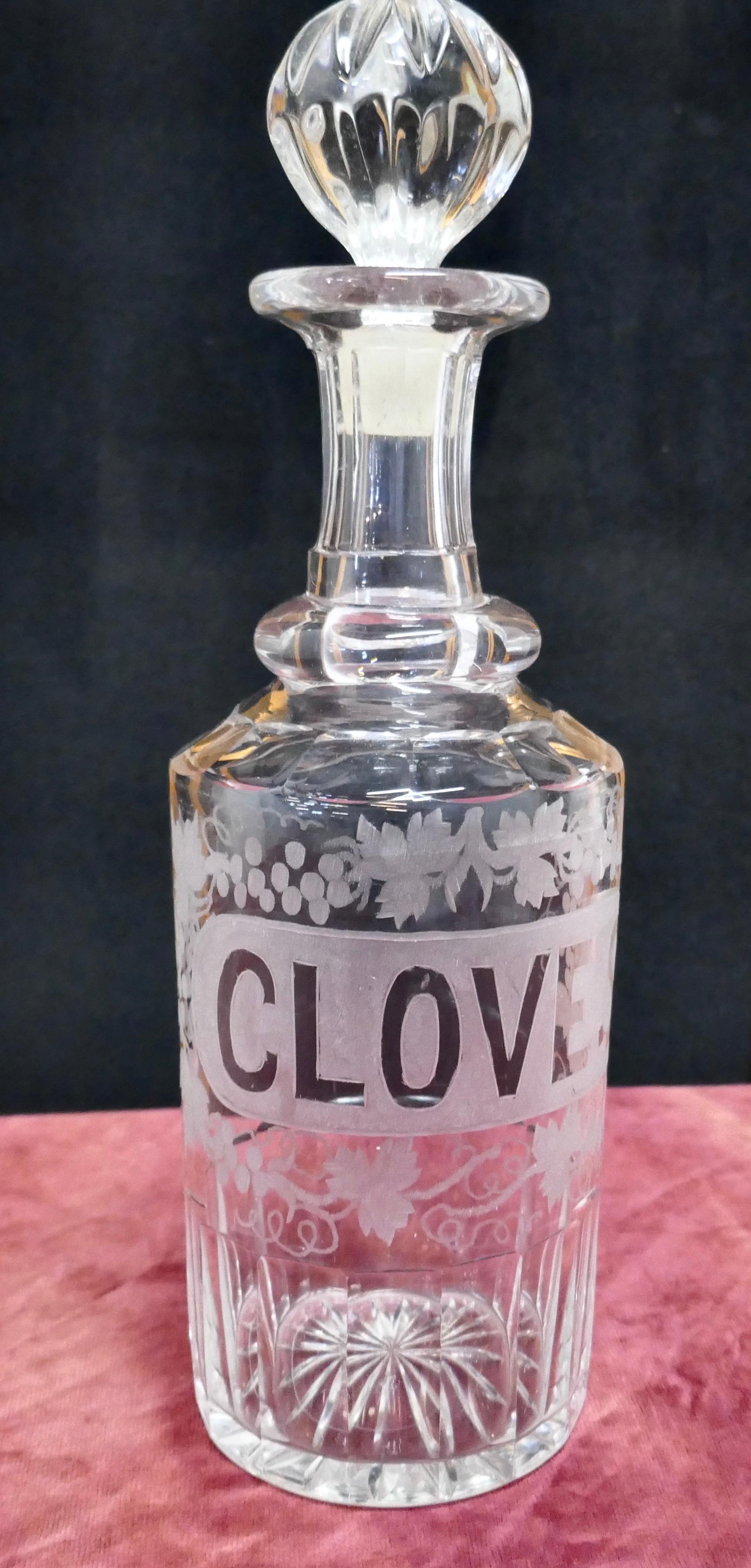 Victorian Etched Crystal Cloves Decanter In Good Condition For Sale In Godshill, Isle of Wight