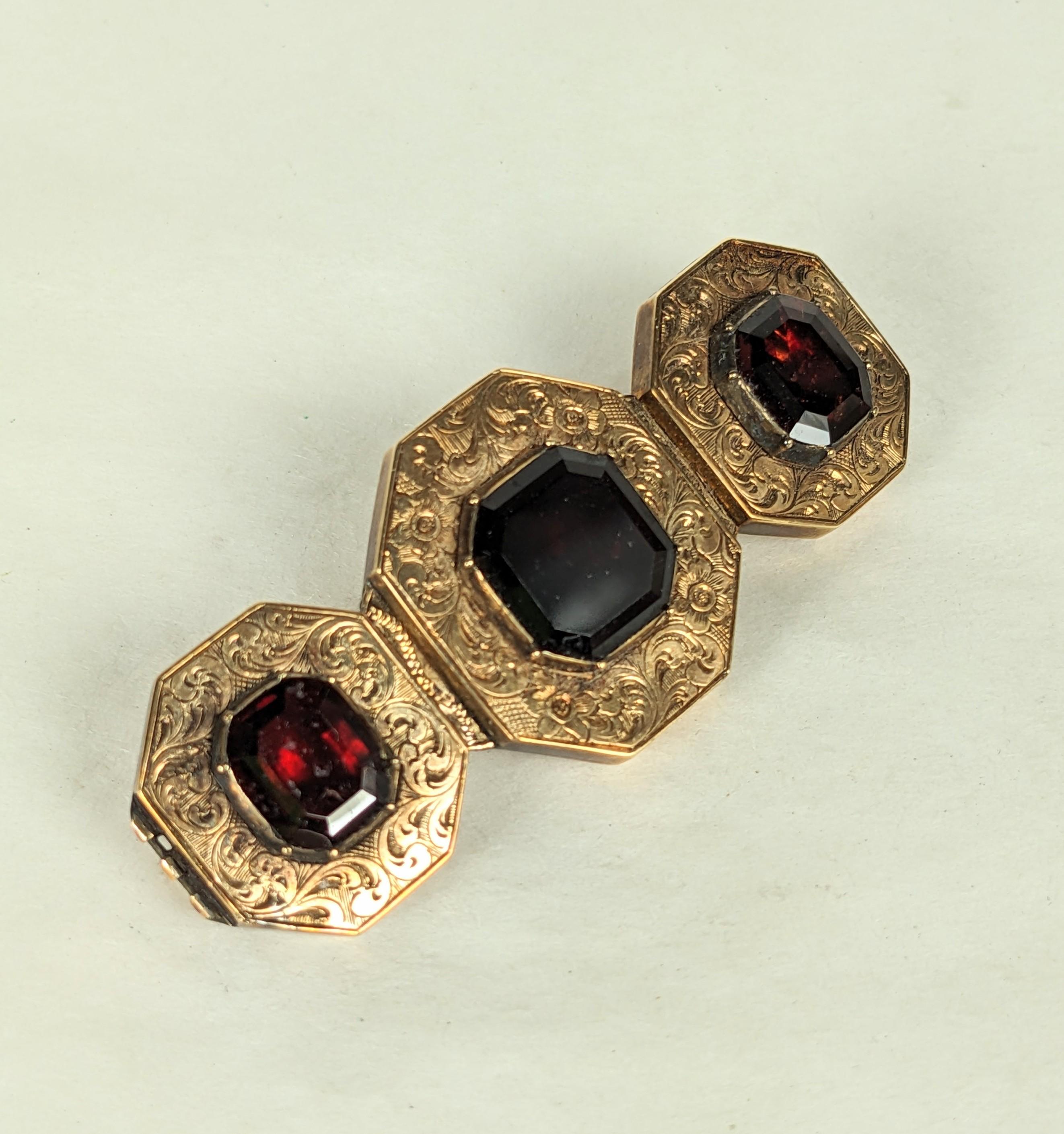 Victorian Etched Gold Garnet Brooch In Good Condition For Sale In New York, NY