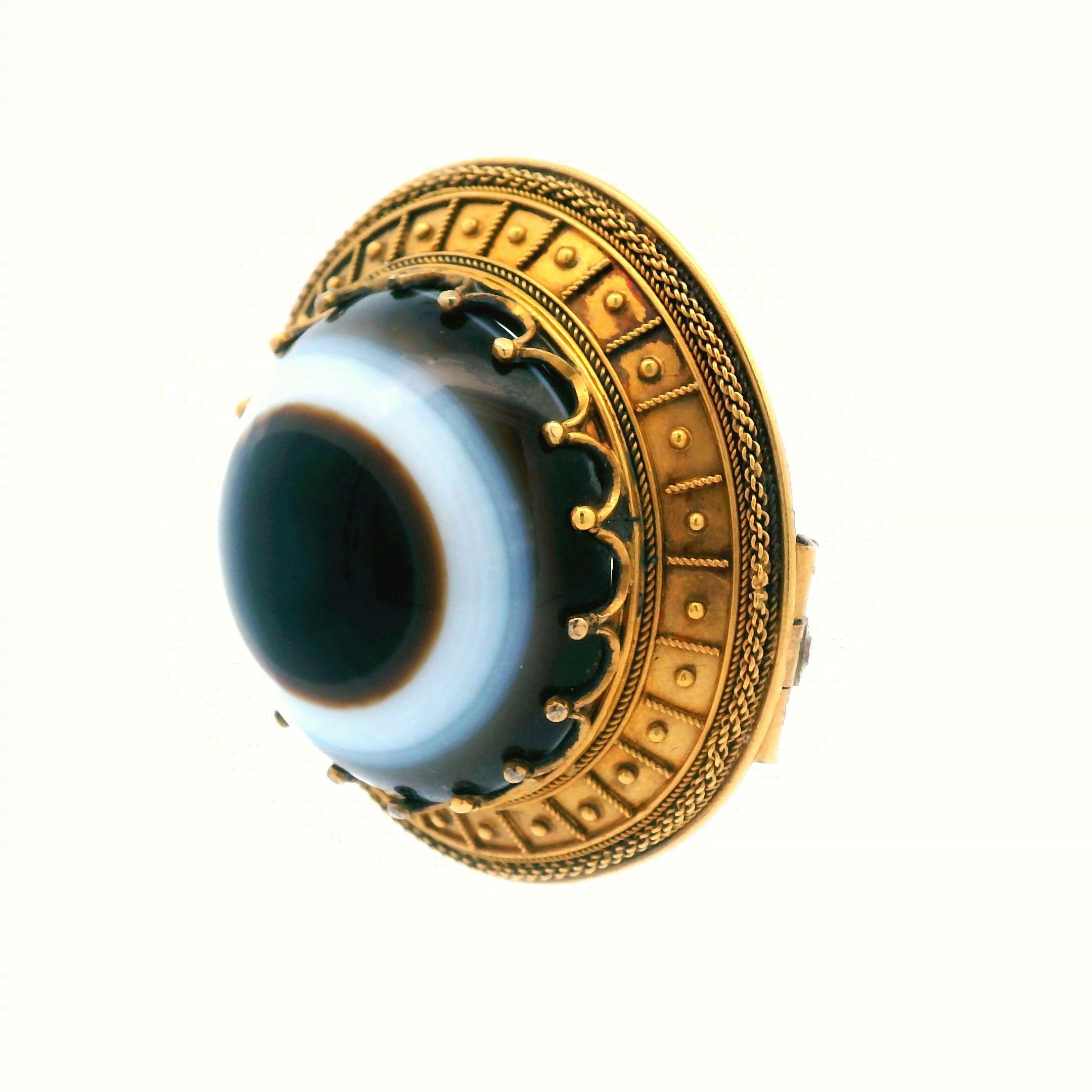 Viktorianische etruskische 18 Karat Gelbgold Achat-Auge  Pin mit päpstlichem Zeichen (Rundschliff) im Angebot