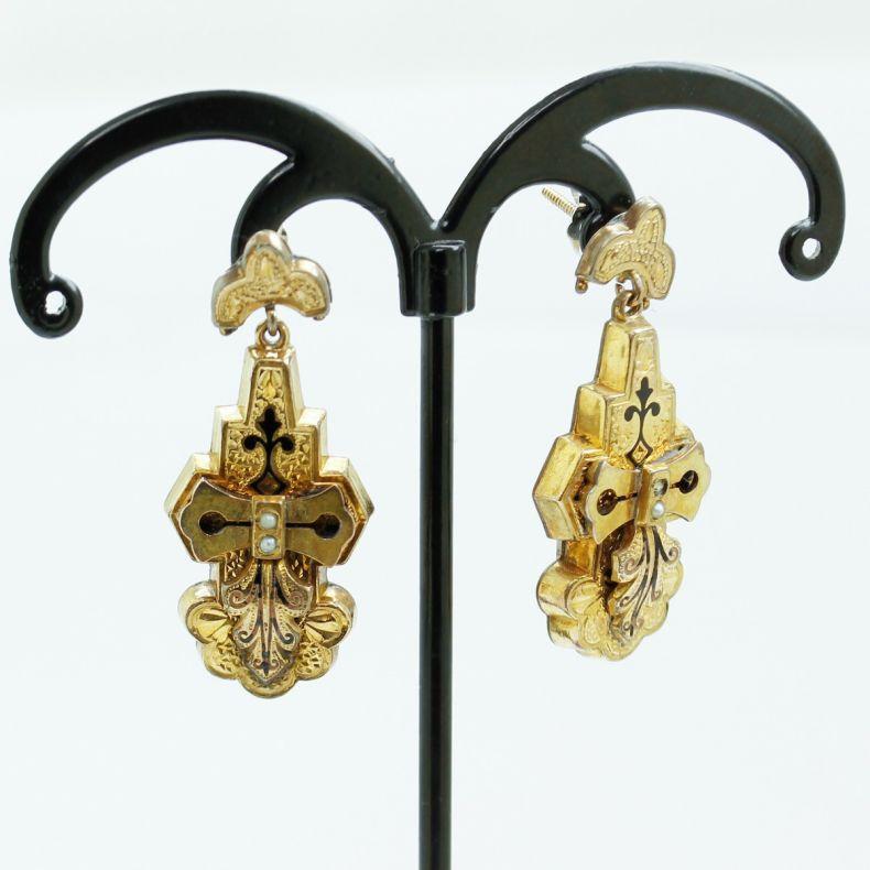 Women's Victorian Etruscan Earrings in Yellow Gold For Sale