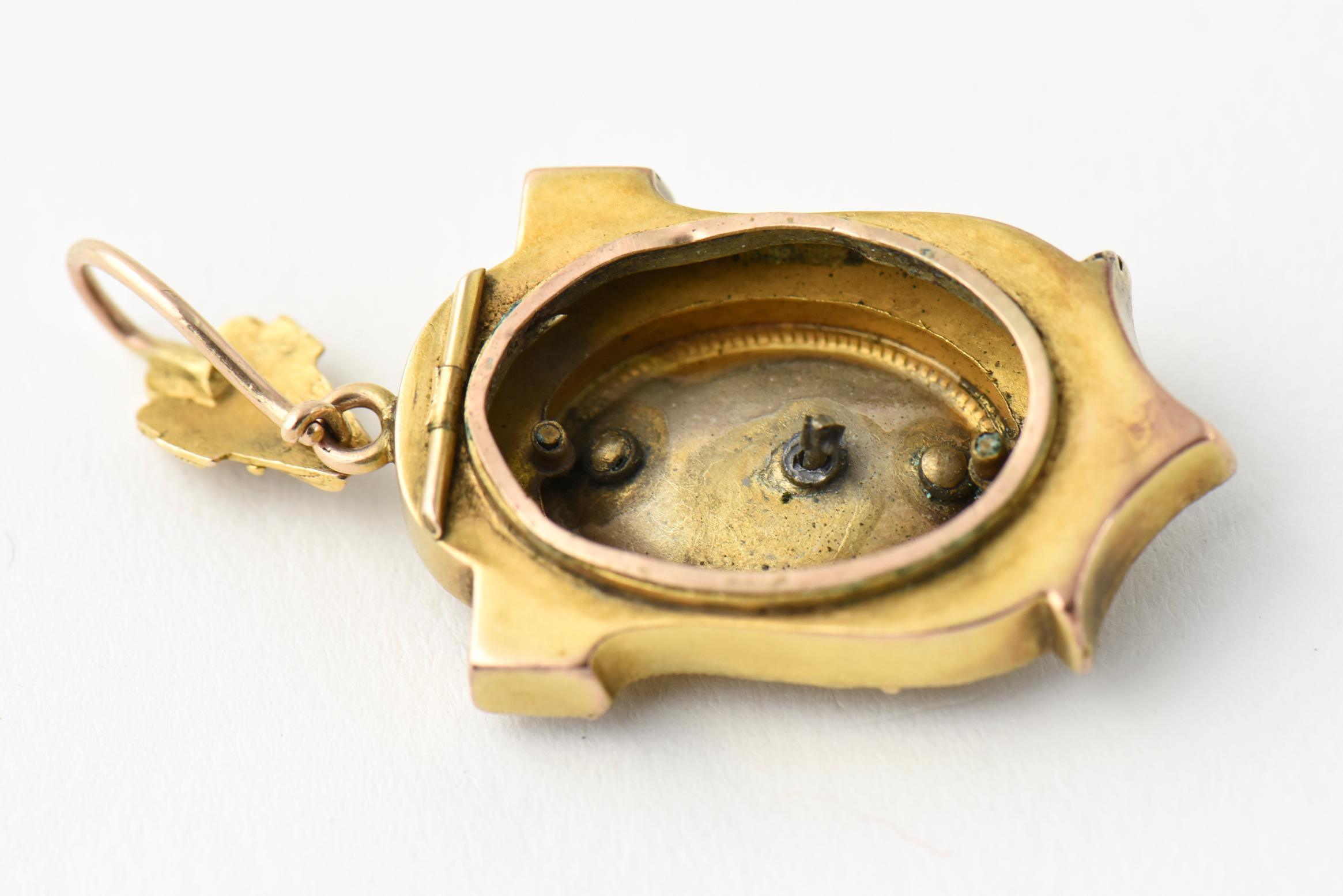 Victorian Etruscan Gold Locket Pendant In Good Condition In Miami Beach, FL