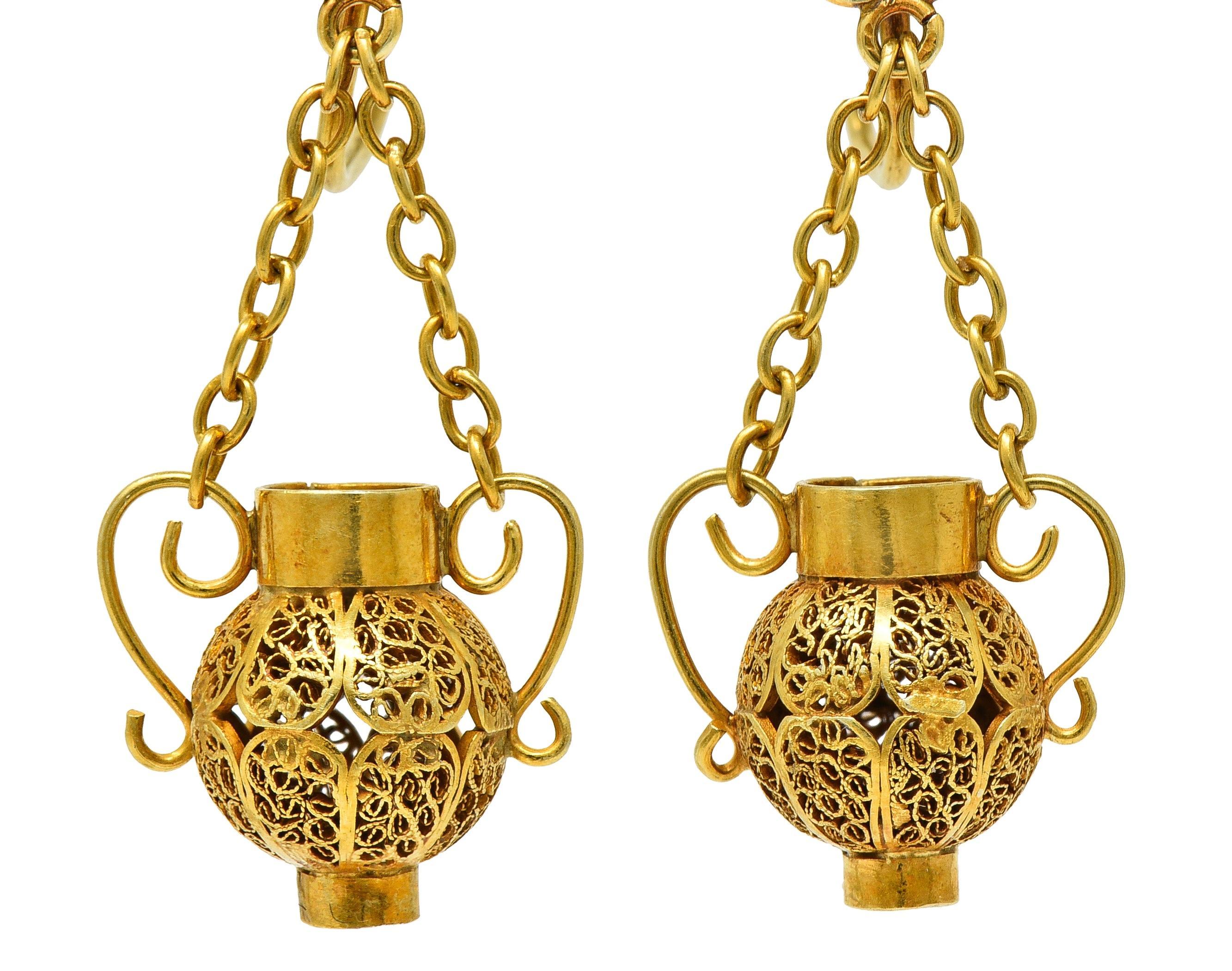 Viktorianische etruskische Revival 14 Karat Gold Floral Antike Tropfen-Ohrringe mit Schraubverschluss im Angebot 1