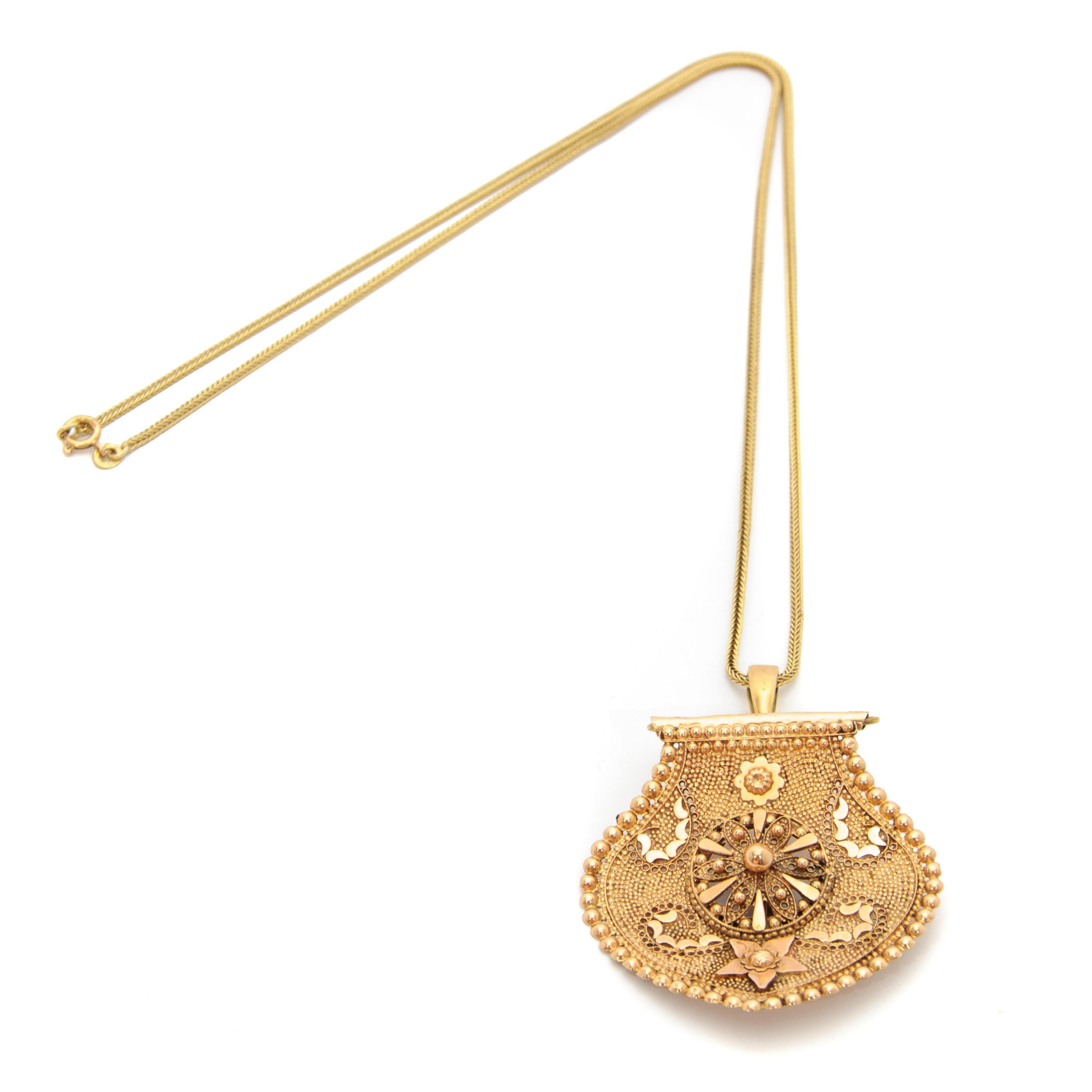 Antique 14 Karat Yellow Gold Filigree Shield Necklace Pendant 1