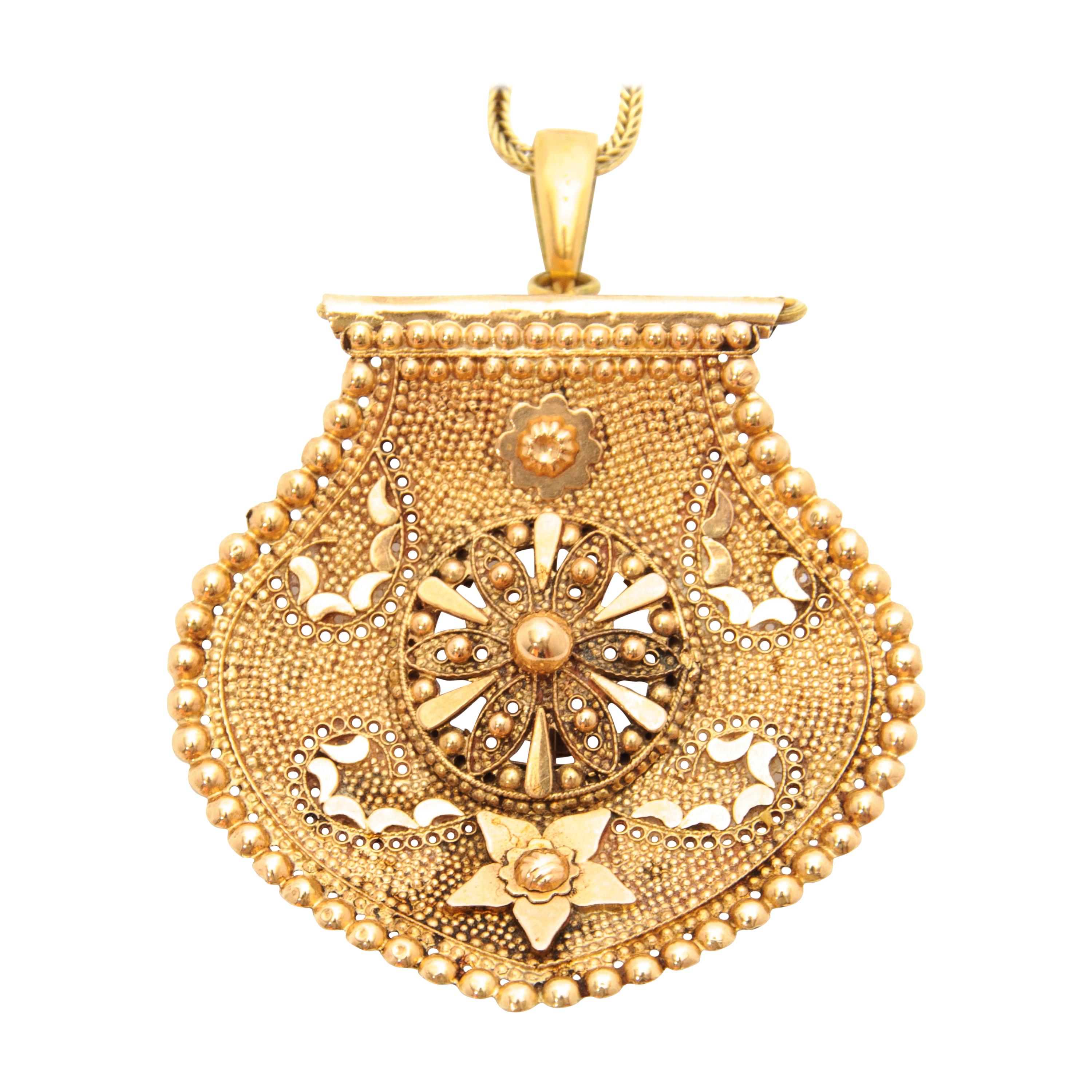Antique 14 Karat Yellow Gold Filigree Shield Necklace Pendant
