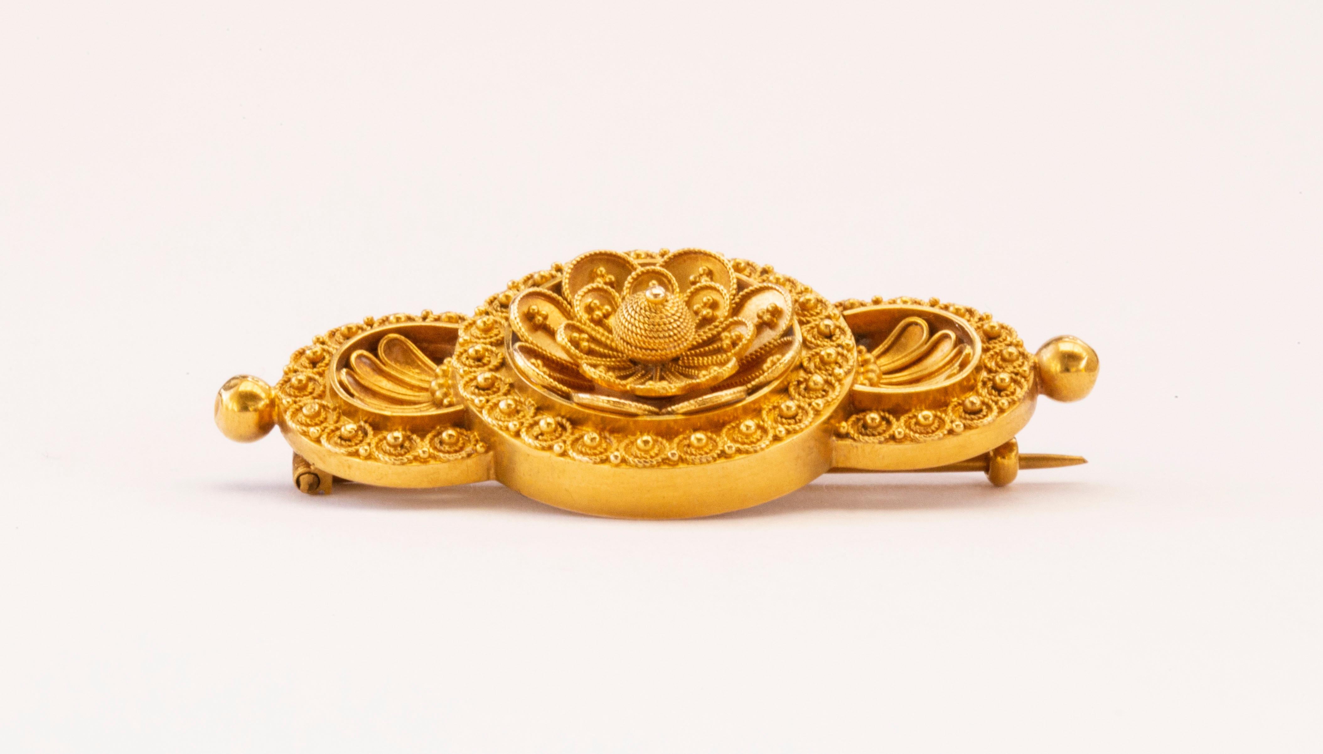 Broche victorienne en or jaune filigrané 15 carats de style néo-étrusque Pour femmes en vente