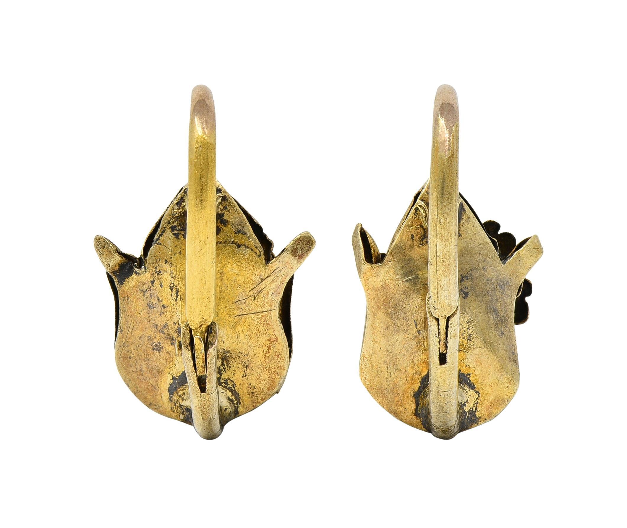 Boucles d'oreilles pendantes anciennes jaune 18 carats de style néo-étrusque victorien Unisexe en vente
