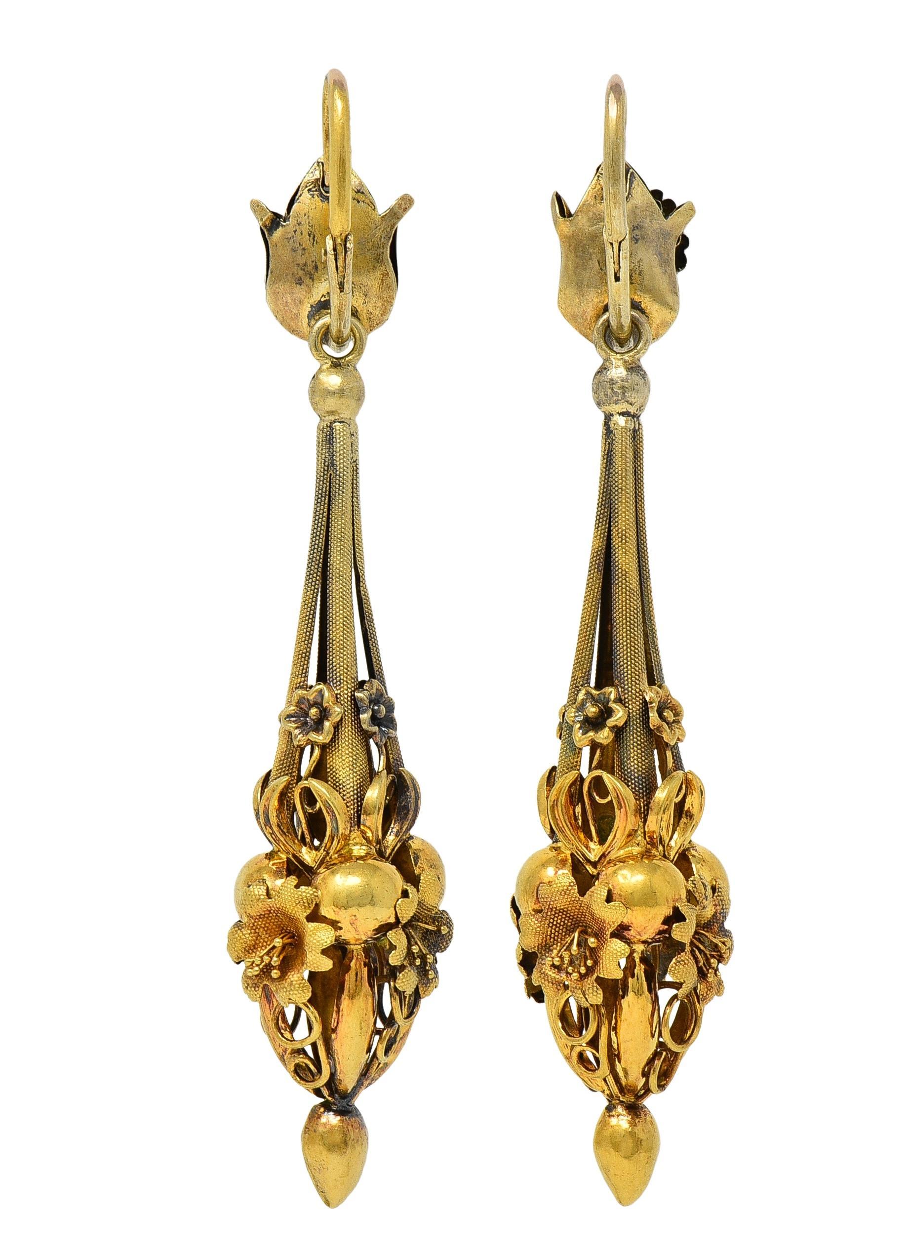 Boucles d'oreilles pendantes anciennes jaune 18 carats de style néo-étrusque victorien en vente 1
