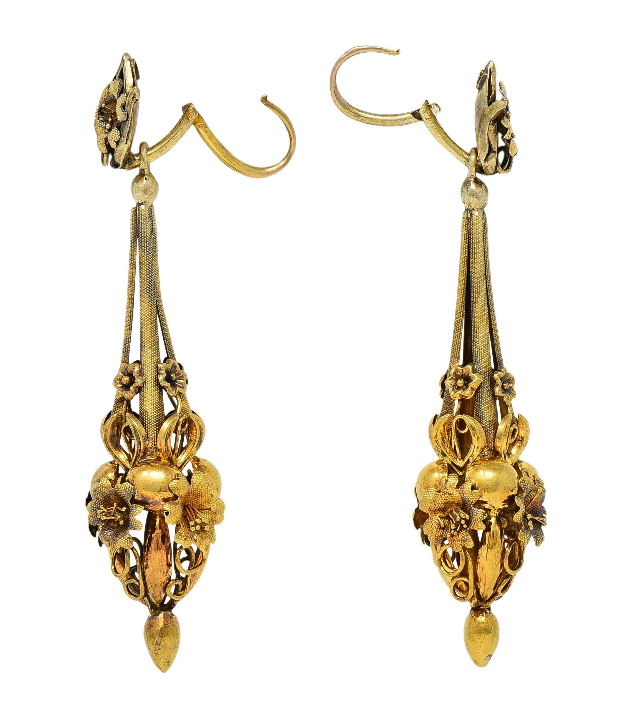 Boucles d'oreilles pendantes anciennes jaune 18 carats de style néo-étrusque victorien en vente 2