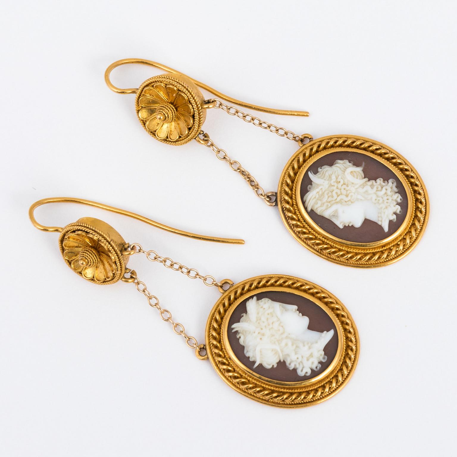Victorian Etruscan Revival 18 Karat Yellow Gold Sardonyx Cameo Earrings 1