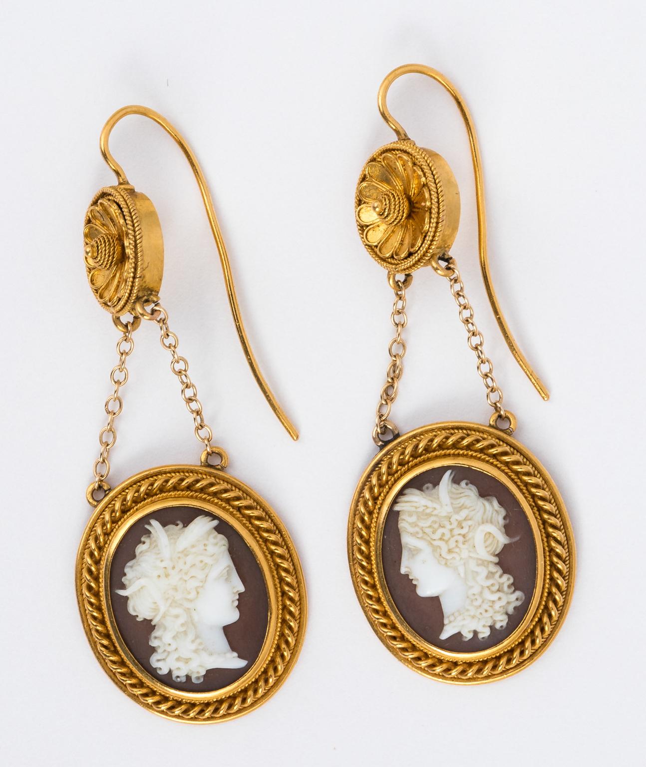 Victorian Etruscan Revival 18 Karat Yellow Gold Sardonyx Cameo Earrings 2