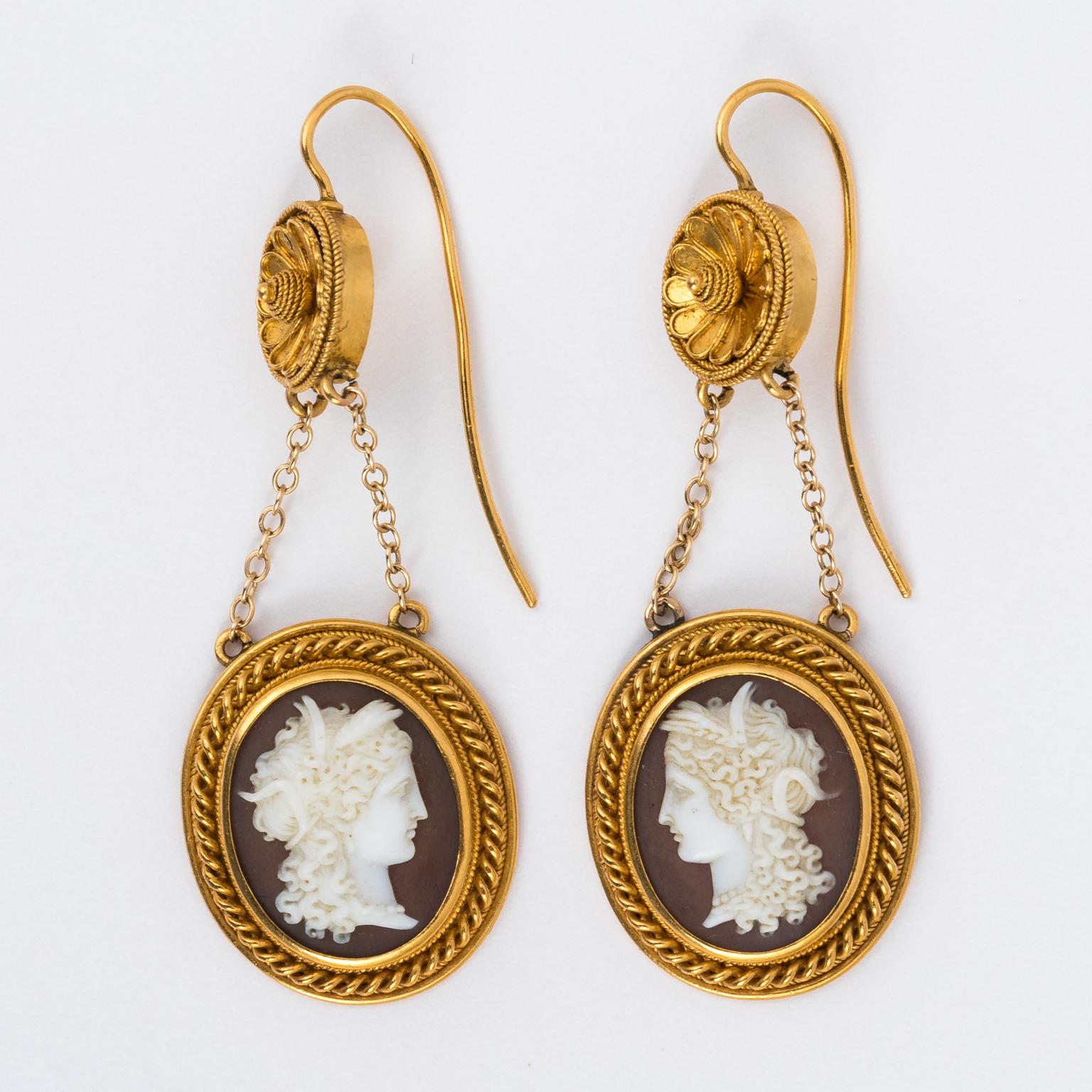 Victorian Etruscan Revival 18 Karat Yellow Gold Sardonyx Cameo Earrings 4