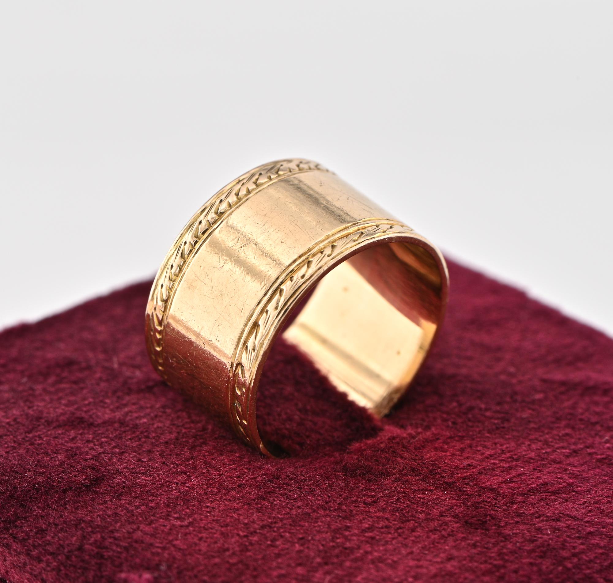 Victoriana Memories
This interesting and quite rare antique wedding band ring is Victorian dating 1880
Hand crafted of solid 18 KT gold tested
It is substantially hand crafted in a beautiful Etruscan revival design in vogue during 1880 ca, plain