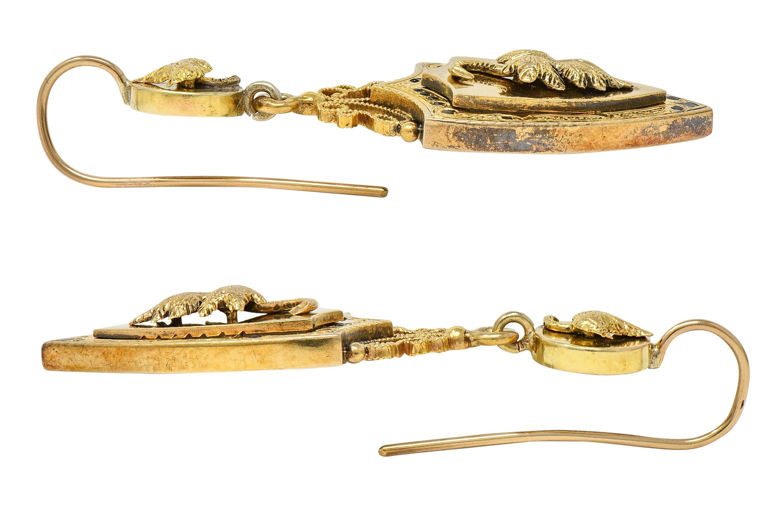 Donna Orecchini a goccia vittoriani in oro giallo 14K con smalto etrusco revival e fogliame antico in vendita