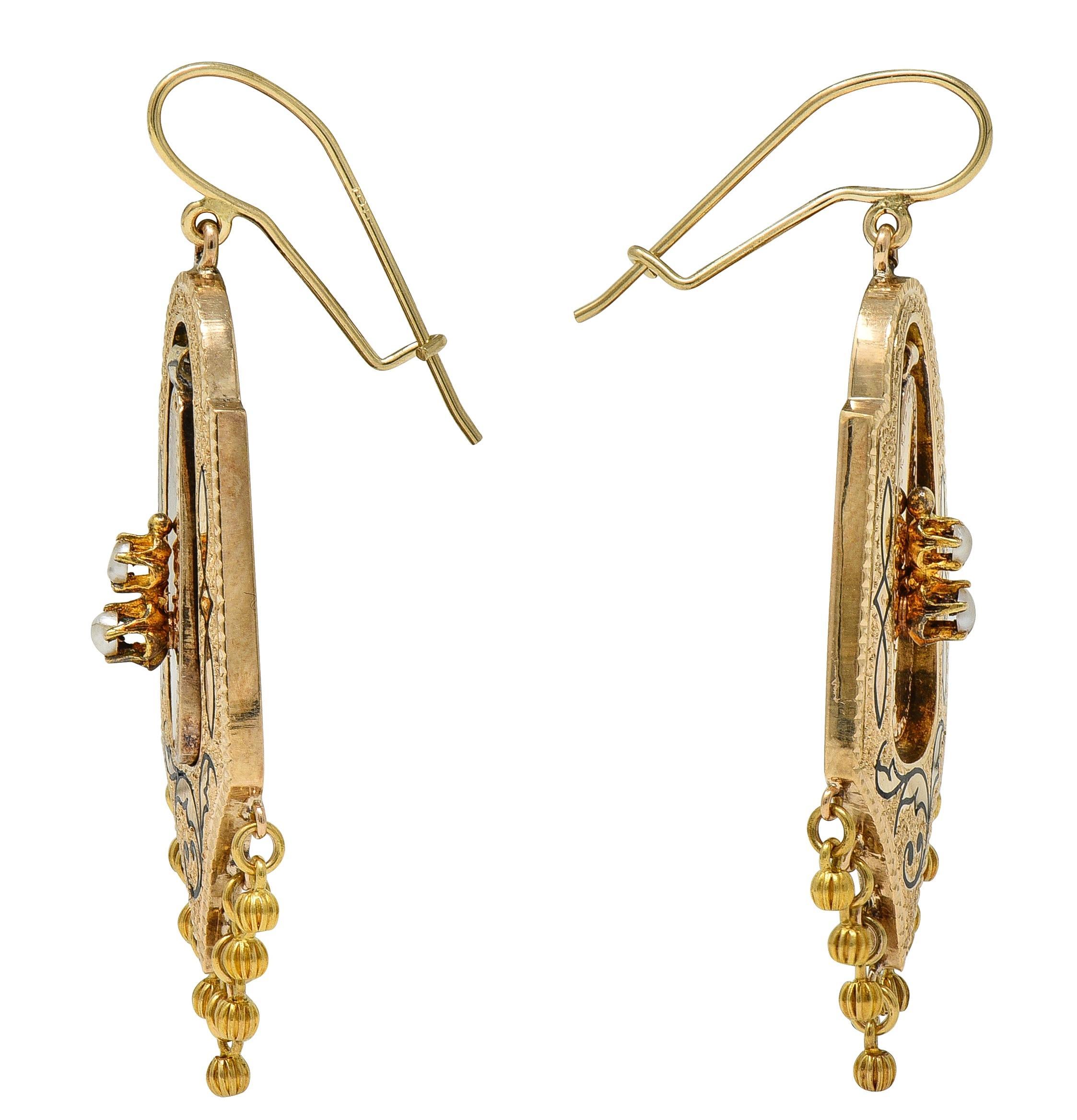 Vittoriano Orecchini vittoriani etruschi Revival con smalto e perle in oro 14K con foglie antiche in vendita