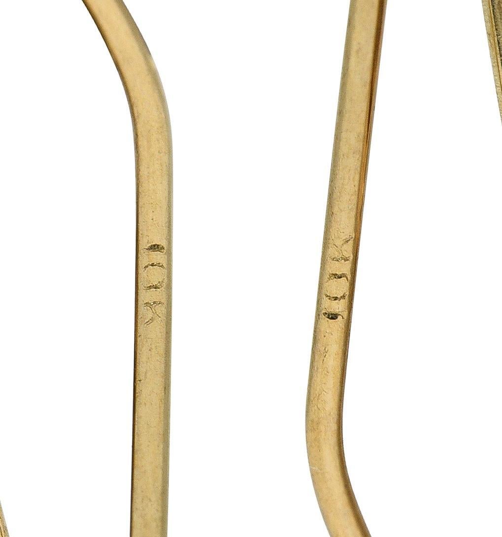 Taglio rotondo Orecchini vittoriani etruschi Revival con smalto e perle in oro 14K con foglie antiche in vendita