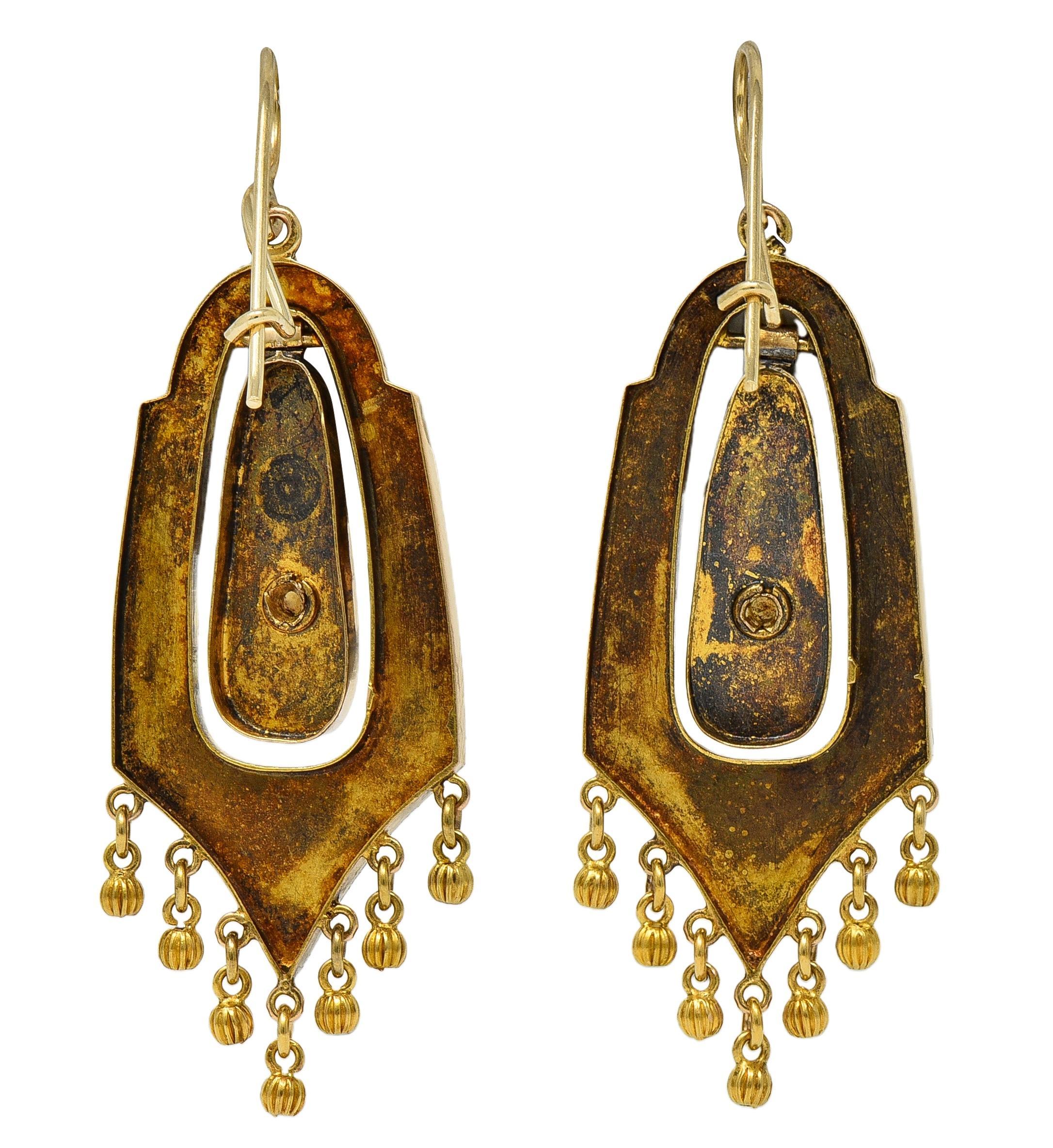 Orecchini vittoriani etruschi Revival con smalto e perle in oro 14K con foglie antiche In condizioni ottime in vendita a Philadelphia, PA