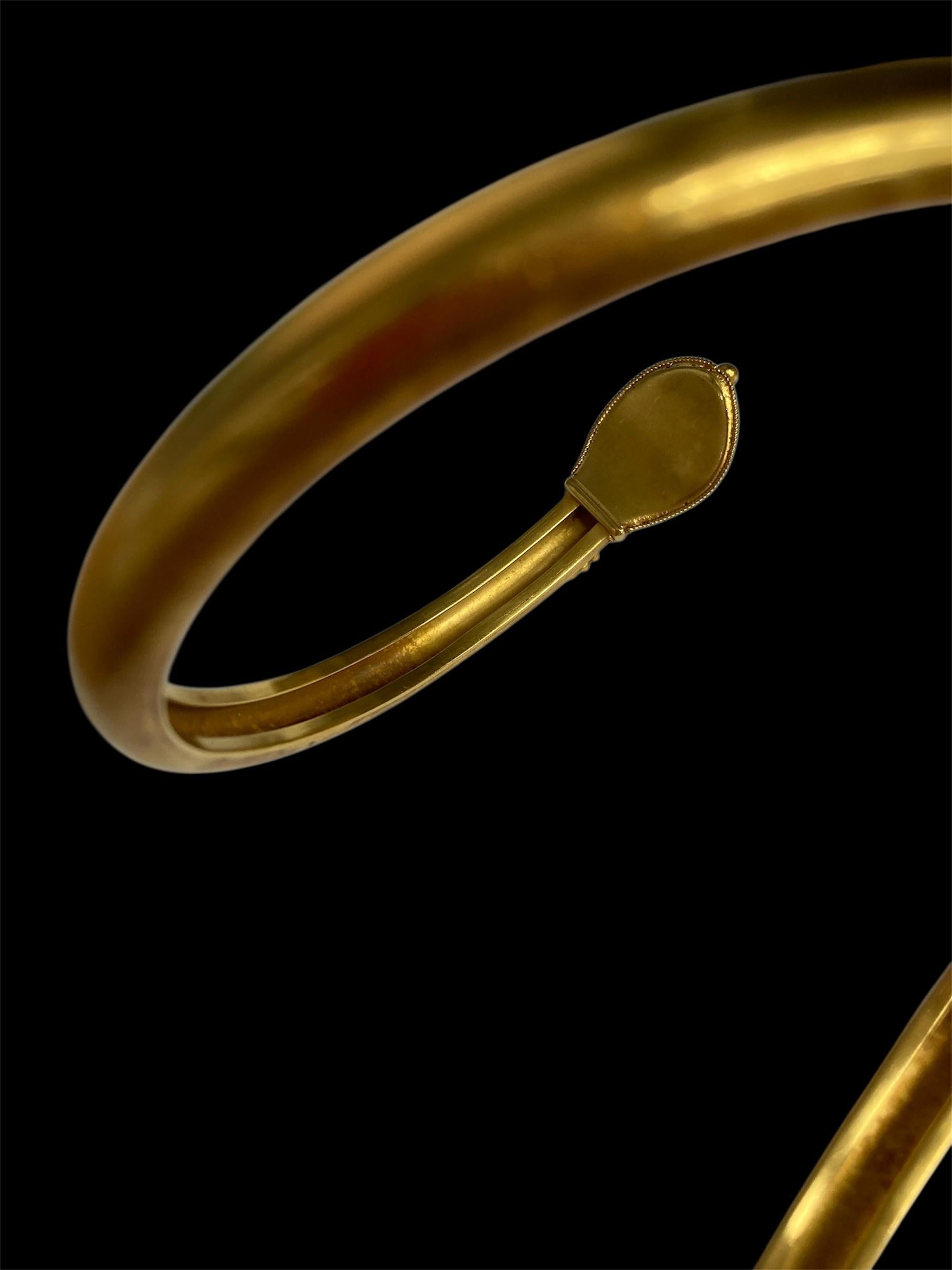 Brassard victorien en or de style néo-étrusque en vente 1