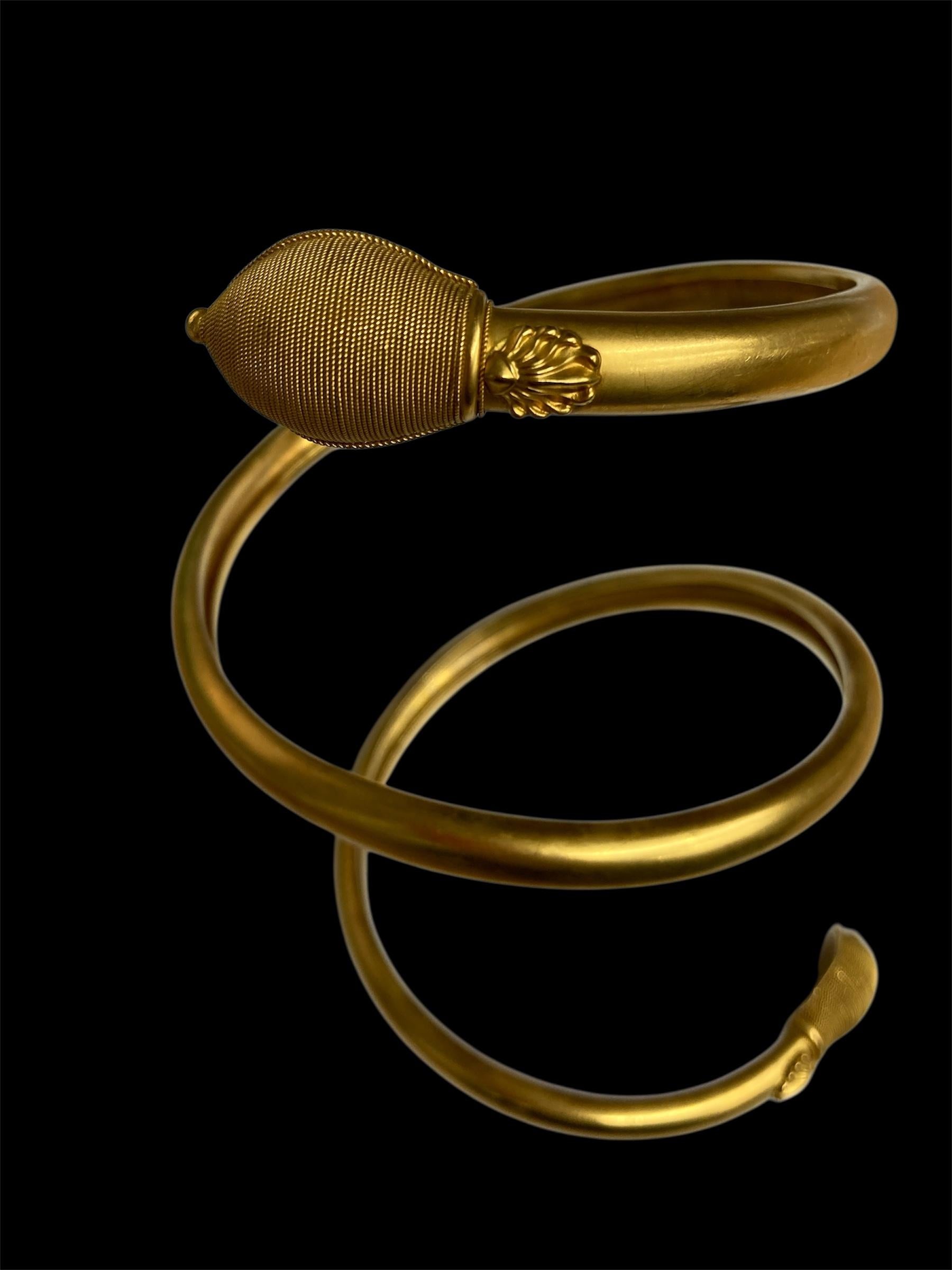 Brassard victorien en or de style néo-étrusque en vente 2