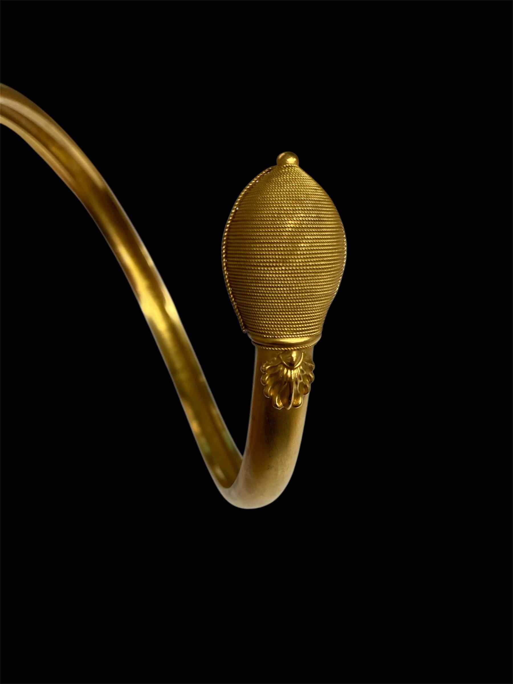 Brassard victorien en or de style néo-étrusque en vente 3