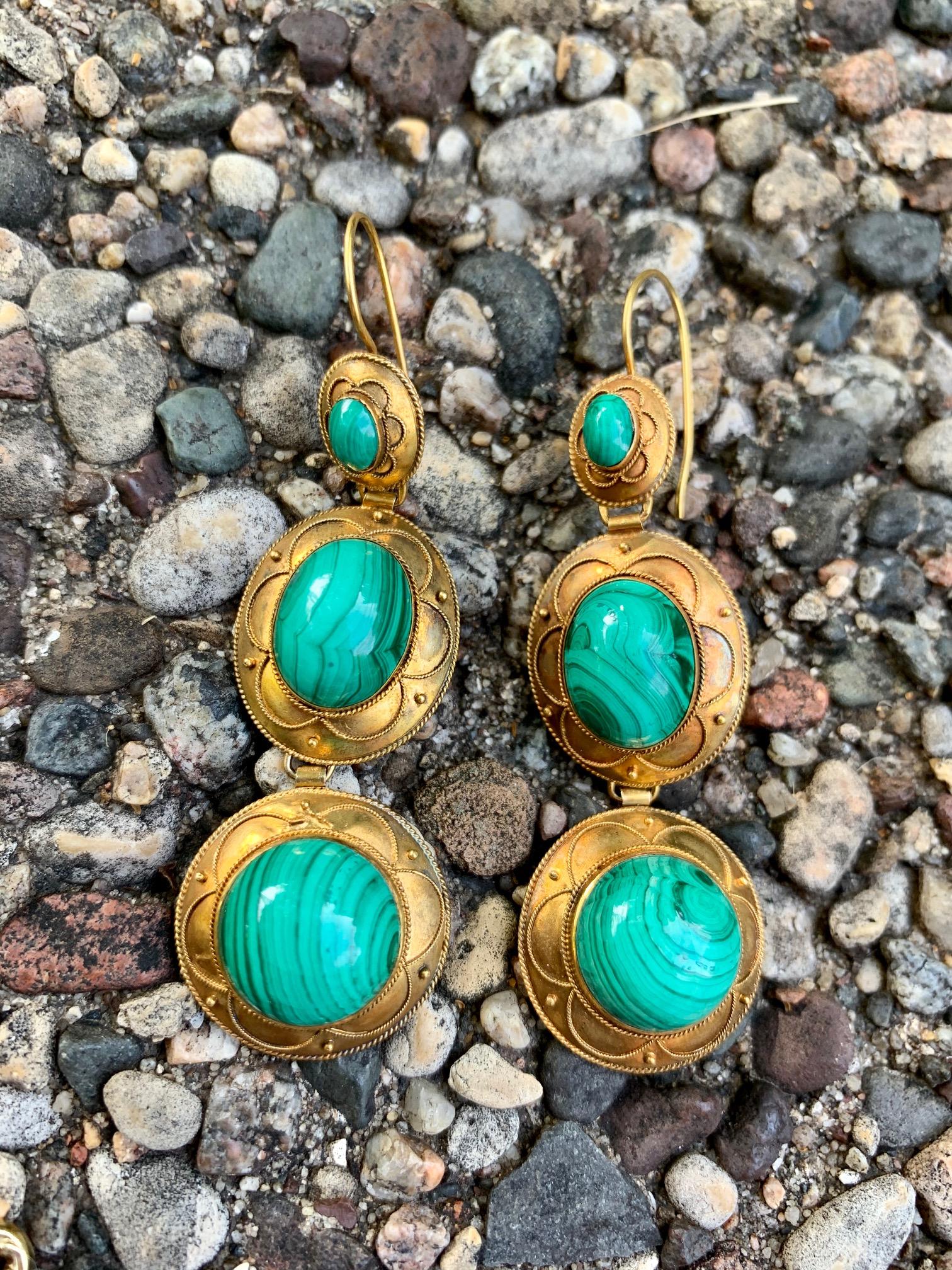 These beautiful Victorian Etruscan Revival Malachite 15k yellow God feature a total of six cabochon Malachite stones.  The ear wires are not original.

Weight: 17.2 grams

They are in excellent condition. 