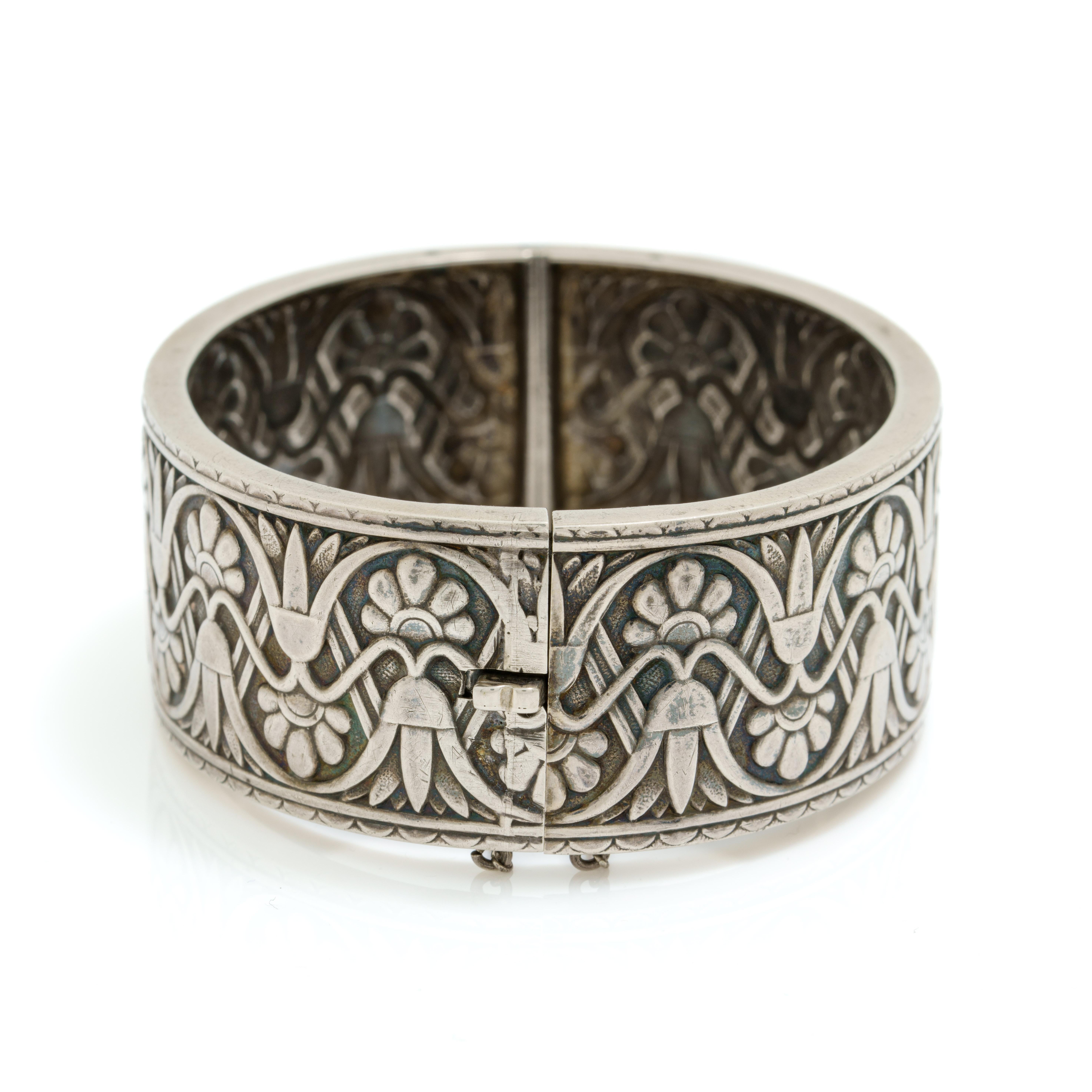 Women's or Men's Victorian Etruscan Revival Silver Statement Bangle For Sale