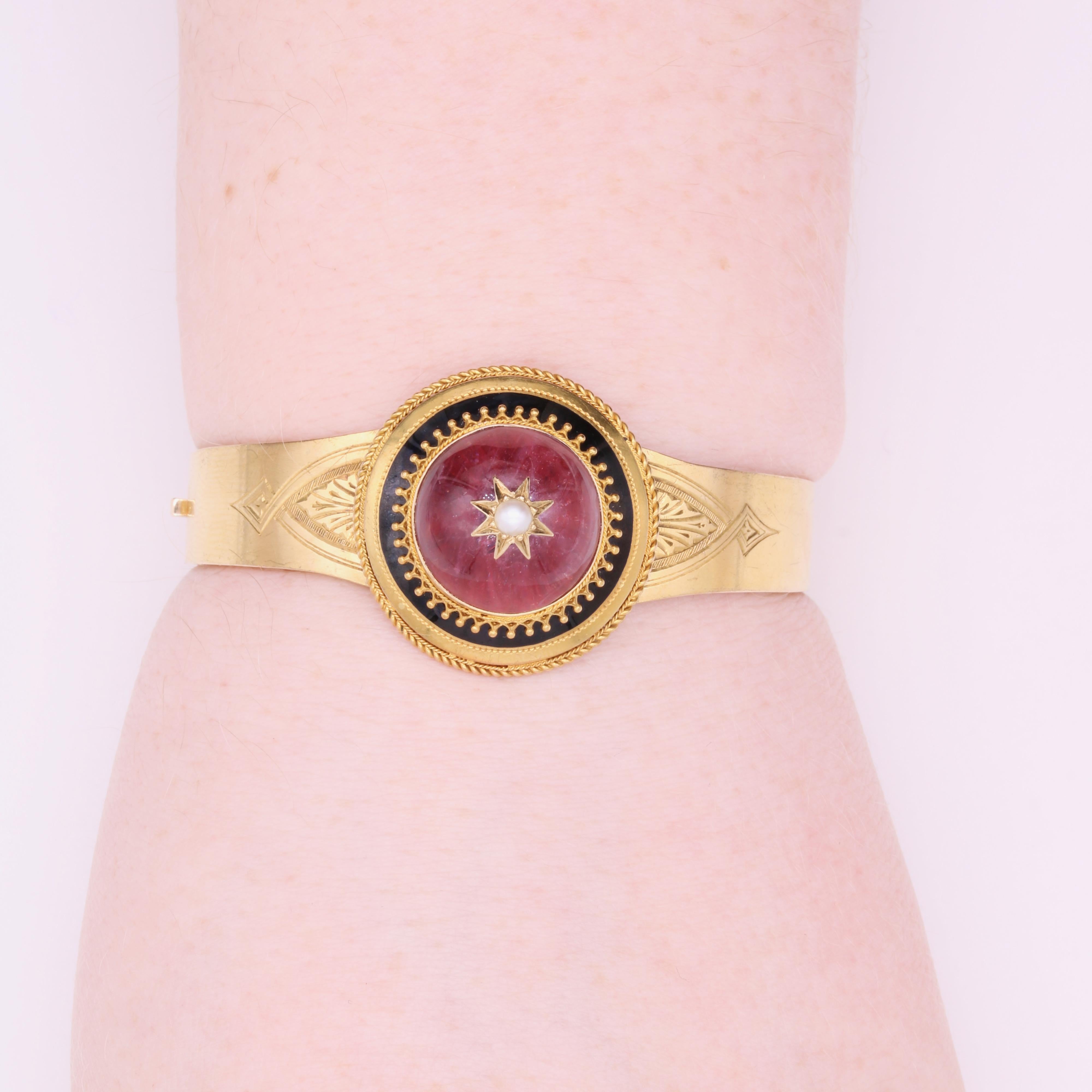Bracciale vittoriano in stile etrusco in oro 18 carati con ametista, perle e smalto nero in vendita 5