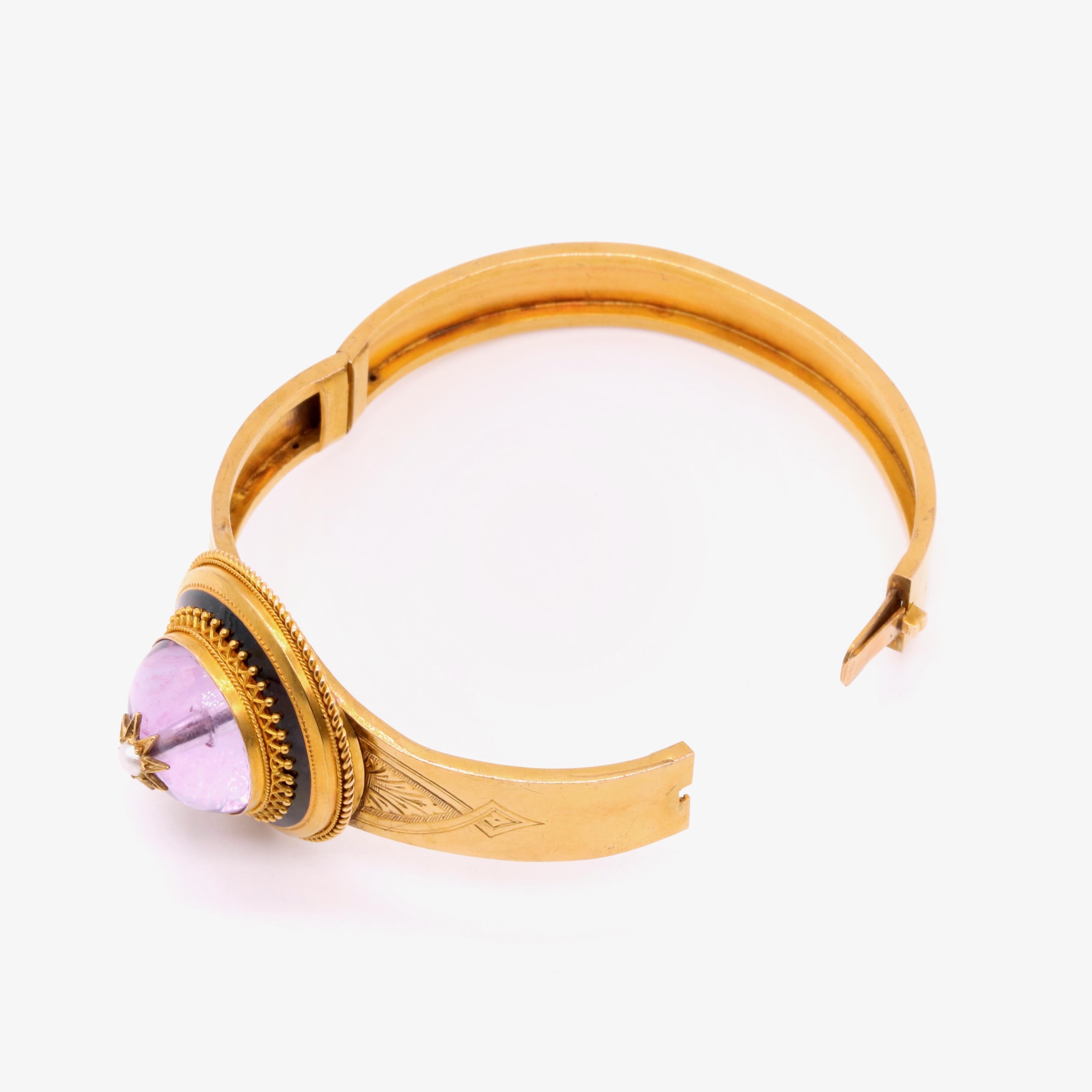 Bracciale vittoriano in stile etrusco in oro 18 carati con ametista, perle e smalto nero in vendita 3