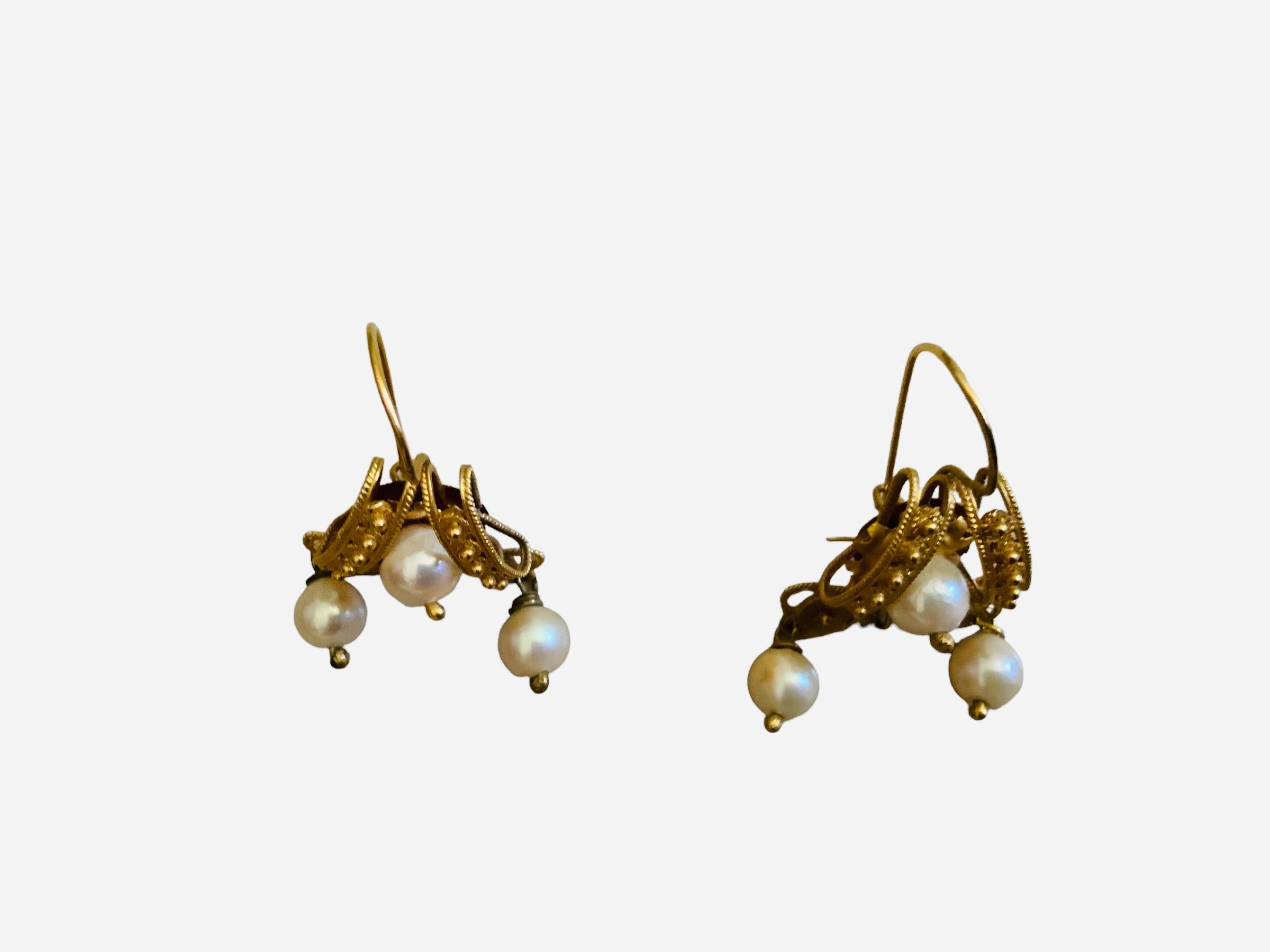 Victorian Etruscan Style 18k Gold Pearls Pair of Earrings In Good Condition In Guaynabo, PR