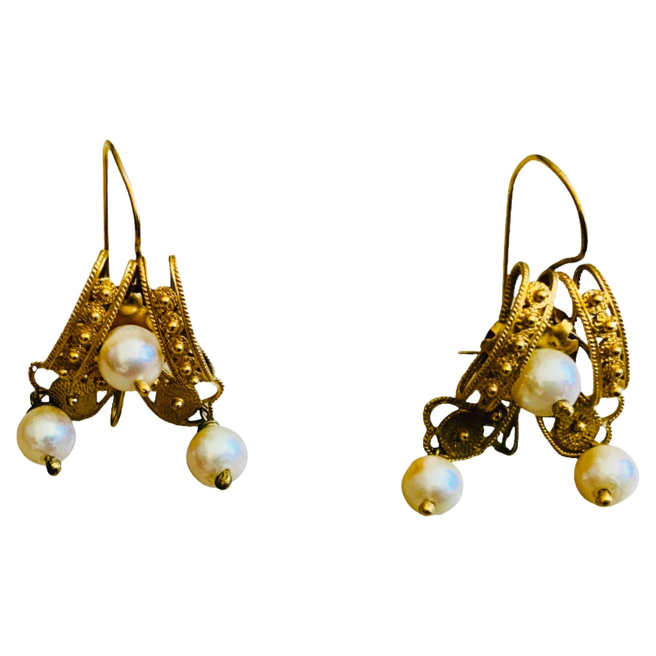Paar Ohrringe im viktorianischen etruskischen Stil aus 18 Karat Gold mit Perlen 