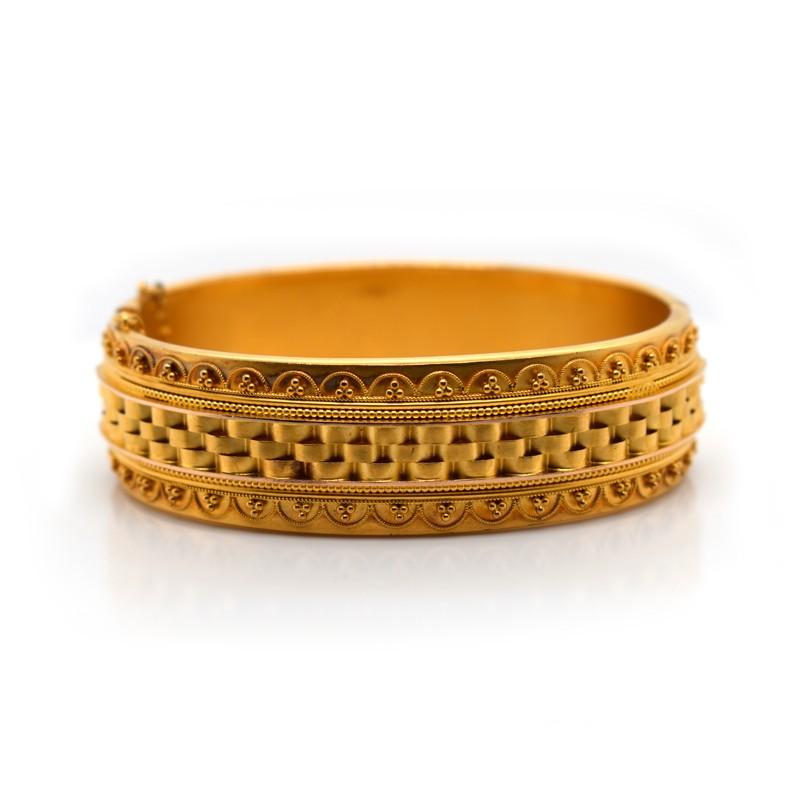 Victorian Etruscan Style Gold Bangle, Circa 1875 In Excellent Condition For Sale In London, GB