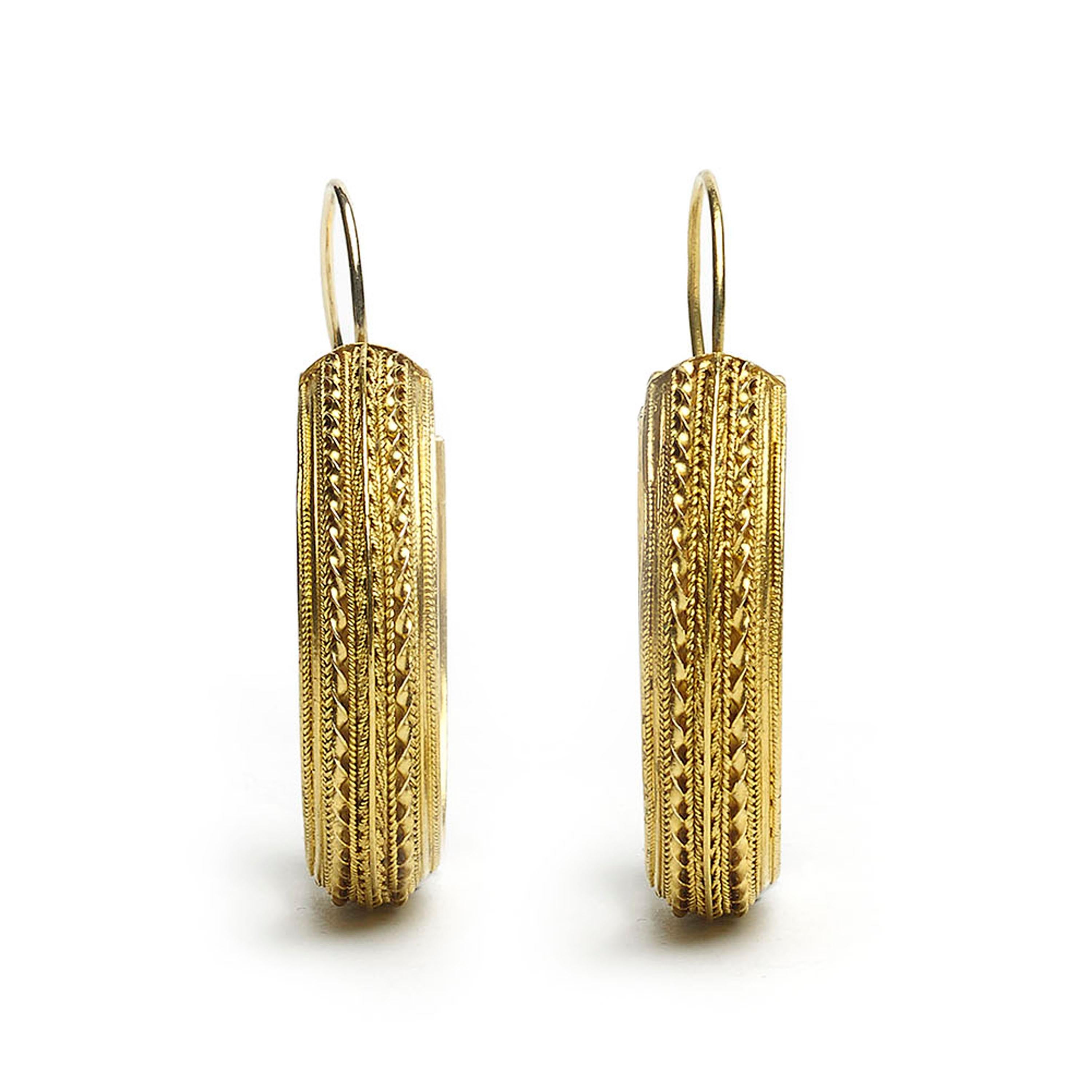 Victorian Etruscan Style Gold Hoop Earrings, Circa 1875 In Good Condition For Sale In London, GB