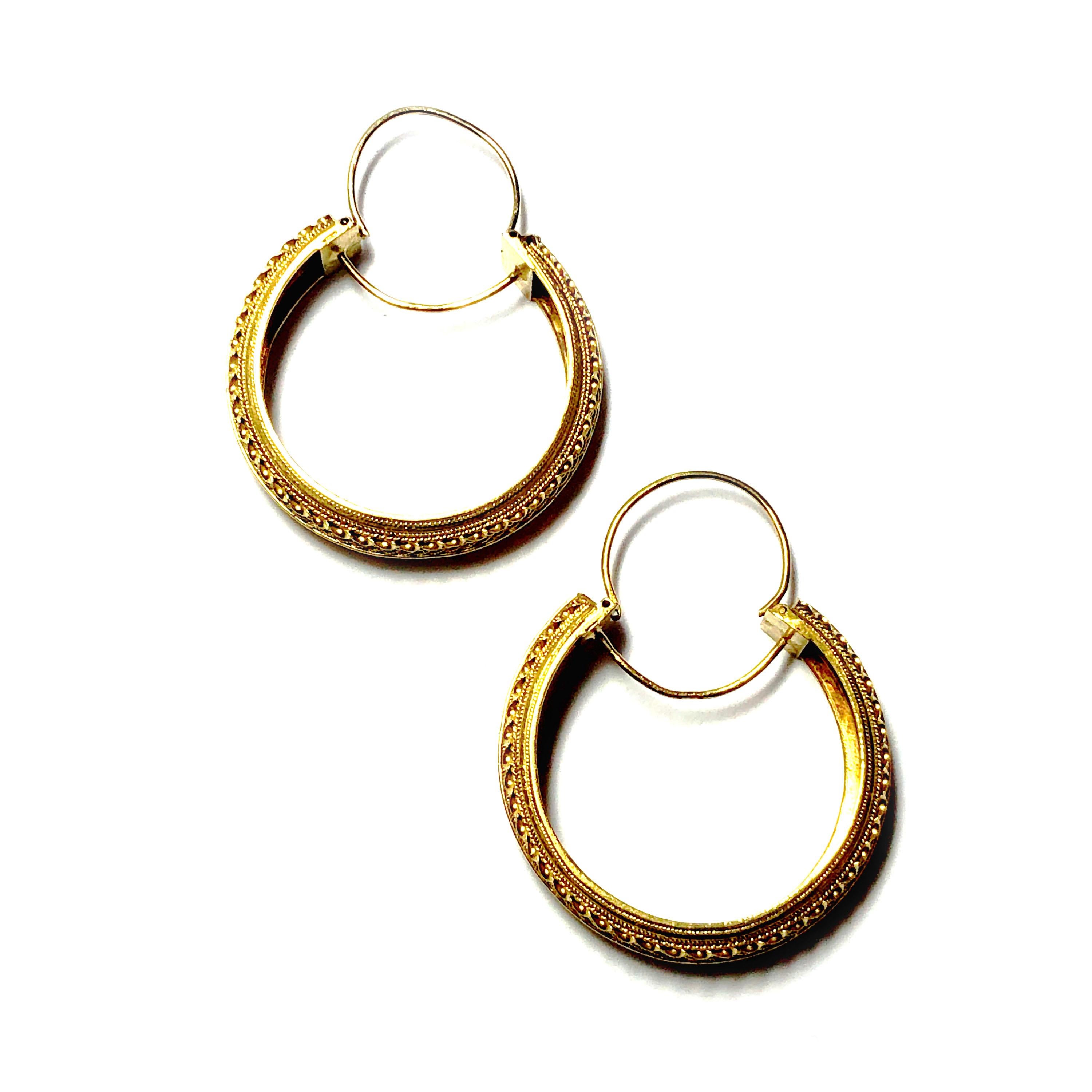 Victorian Etruscan Style Gold Hoop Earrings, Circa 1875 For Sale 3