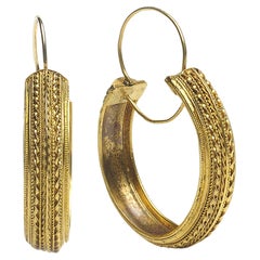 Orecchini a cerchio in oro in stile etrusco vittoriano, CIRCA 1875