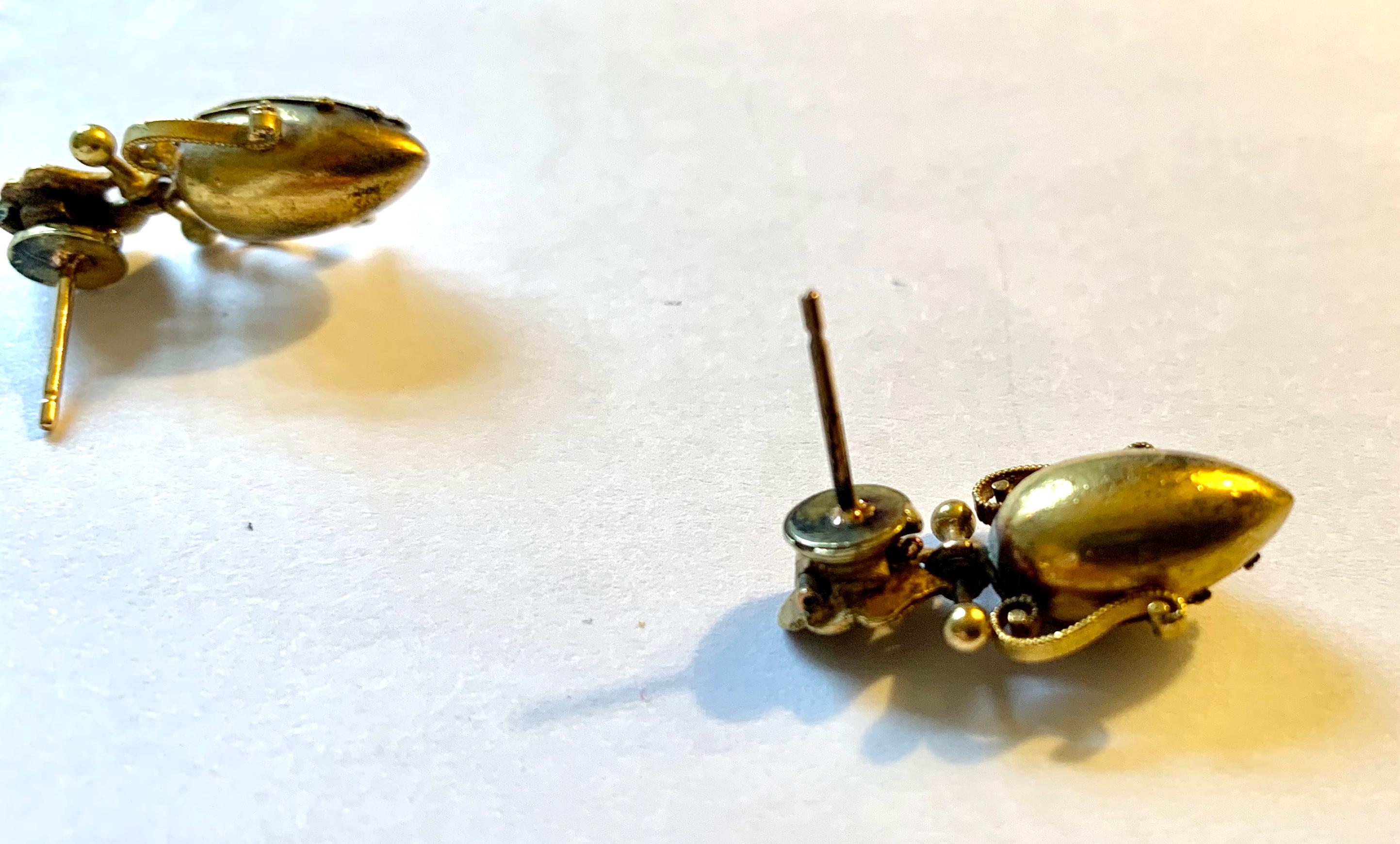 Victorian Etruscan Urn Shell Dangle Drop Earrings 14 Karat Gold, circa 1860 For Sale 1