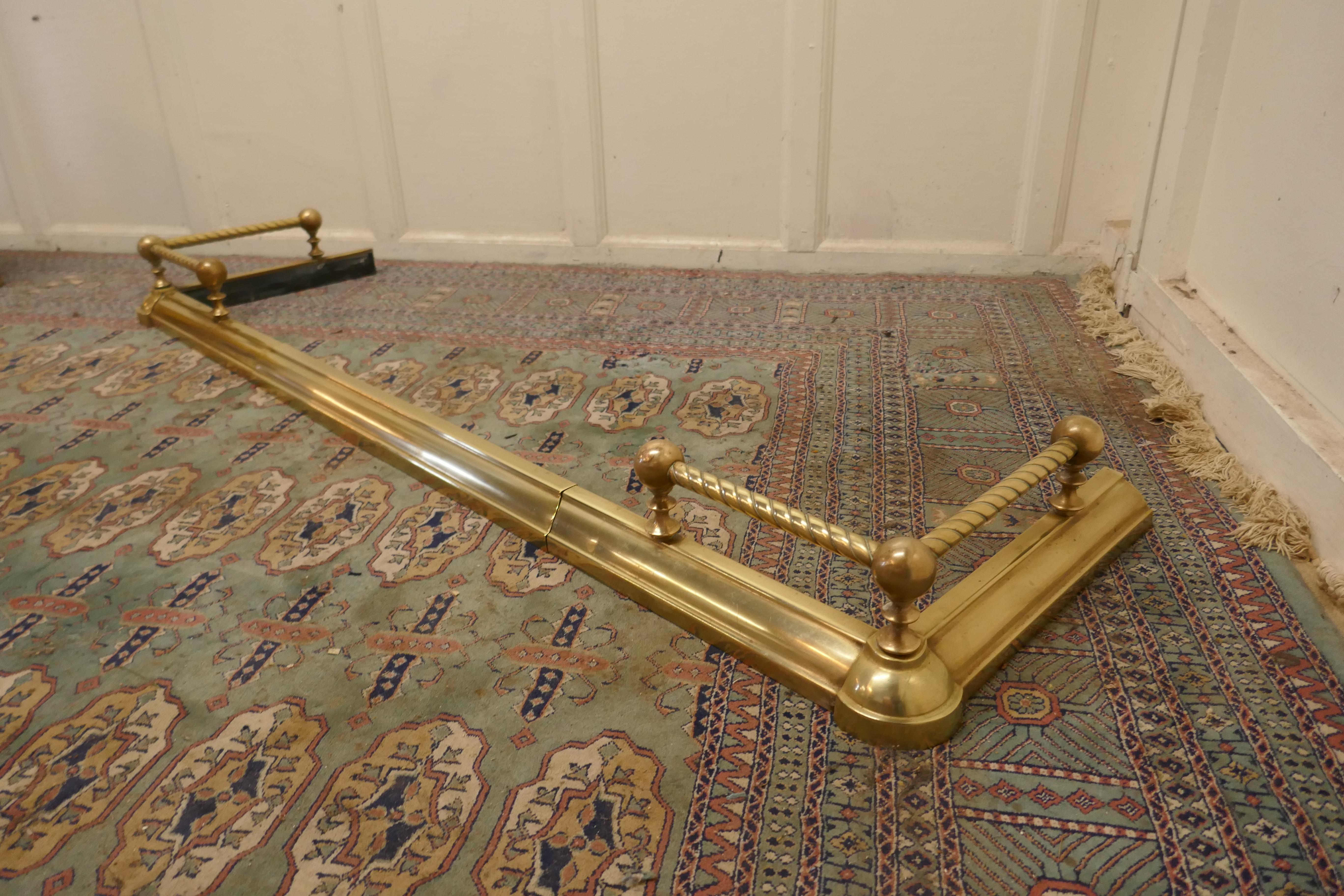 Victorian Extending Barley Twist Brass Fender For Sale 1