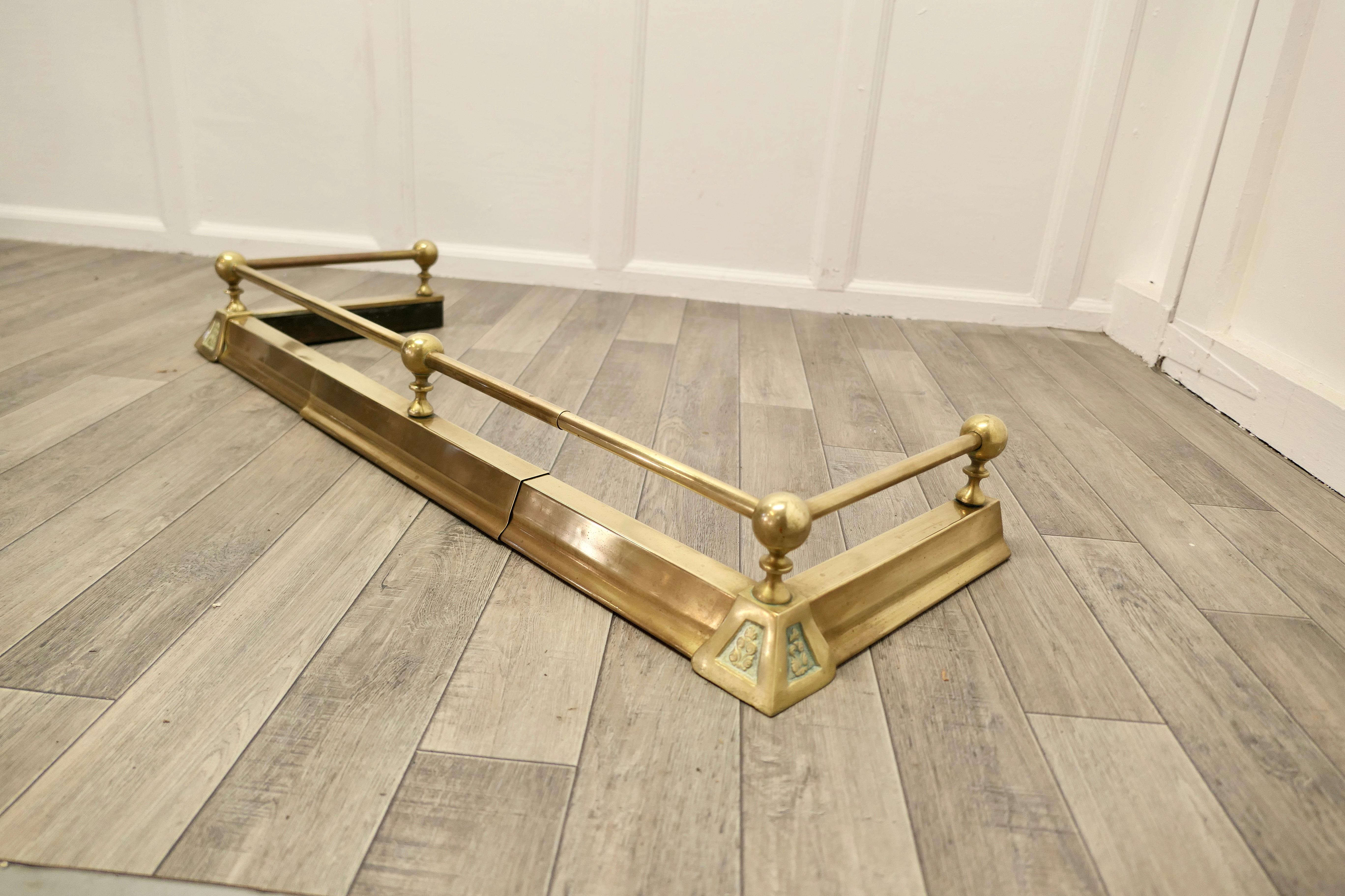 Victorian Extending Brass Fender


 This is a cleverly Designed Victorian Brass Fender it has Art Nouveau Style corner decoration and can be altered in length by simply pulling it out from the sides
The Fender is in good condition, it is 5.5” high,