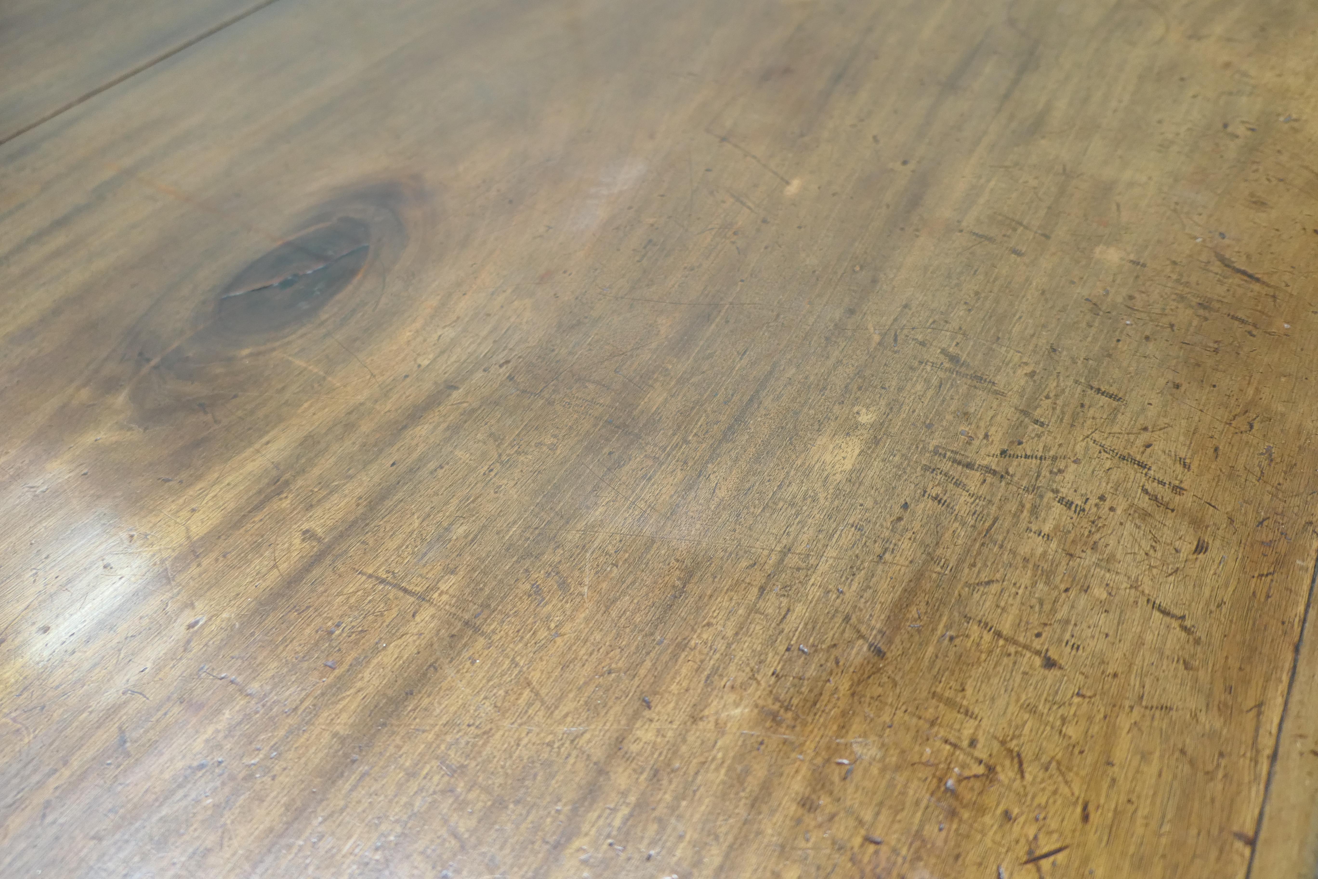 Victorian Extending Dining Table with 2 Leaves For Sale 2