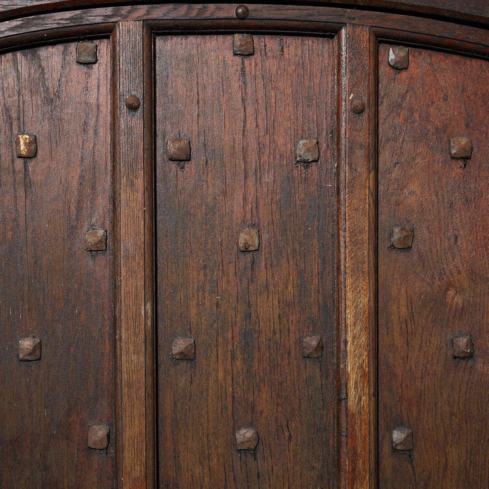 Porta esterna vittoriana in Oak con telaio e borchie In condizioni discrete in vendita a Wormelow, Herefordshire
