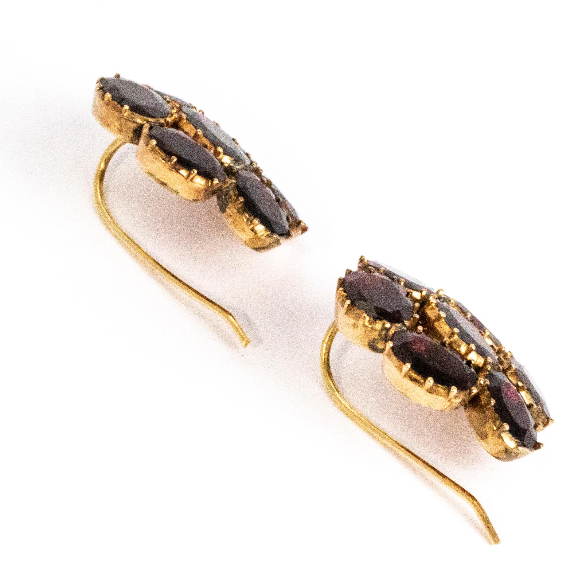 Victorian Extra Large Flat Cut Garnet and Yellow Gold Earrings In Good Condition In Chipping Campden, GB