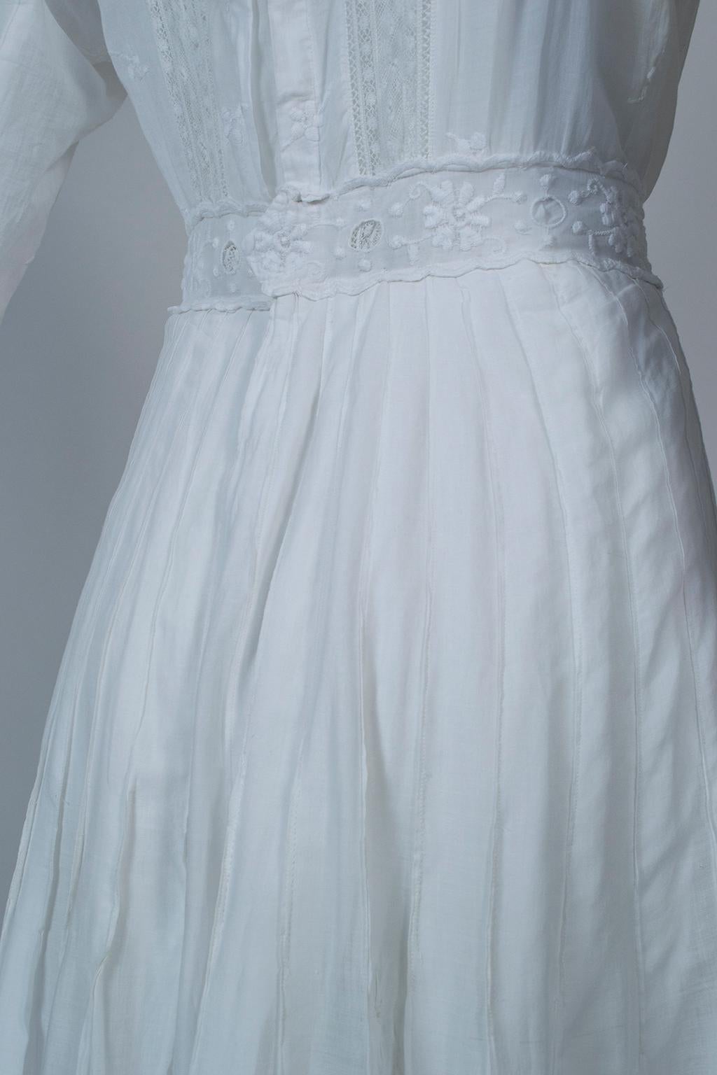 Victorian White Eyelet and Lace Shoulder Pleat Afternoon Tea Dress - M, 1880s 7