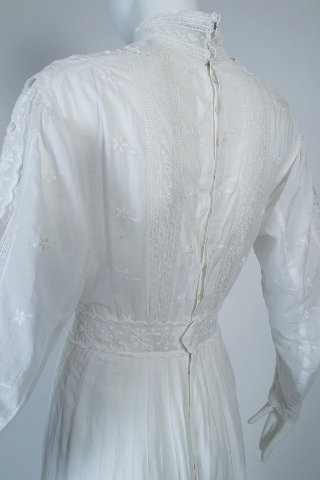 Women's Victorian White Eyelet and Lace Shoulder Pleat Afternoon Tea Dress - M, 1880s