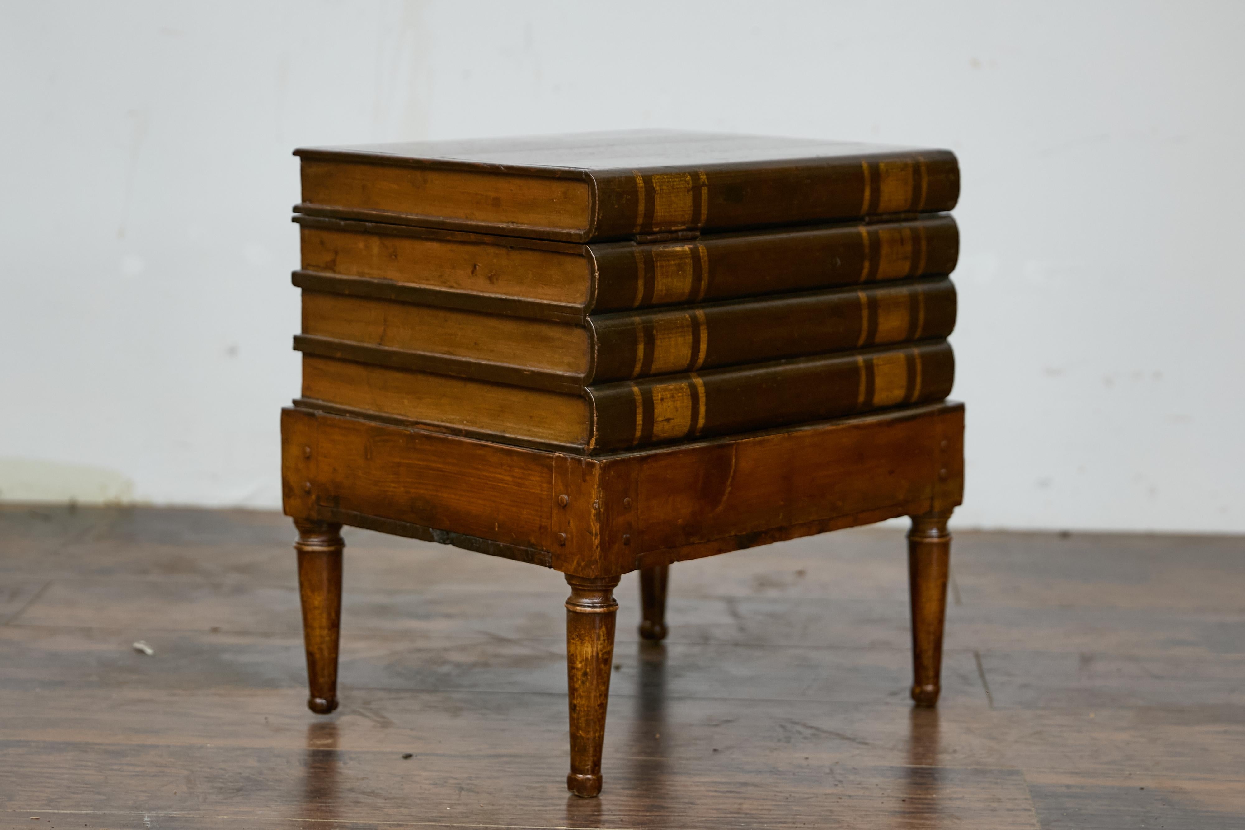 Table de rangement Victorian Faux Book Trunk on Base Table with Storage, 19th Century Accent Piece en vente 2