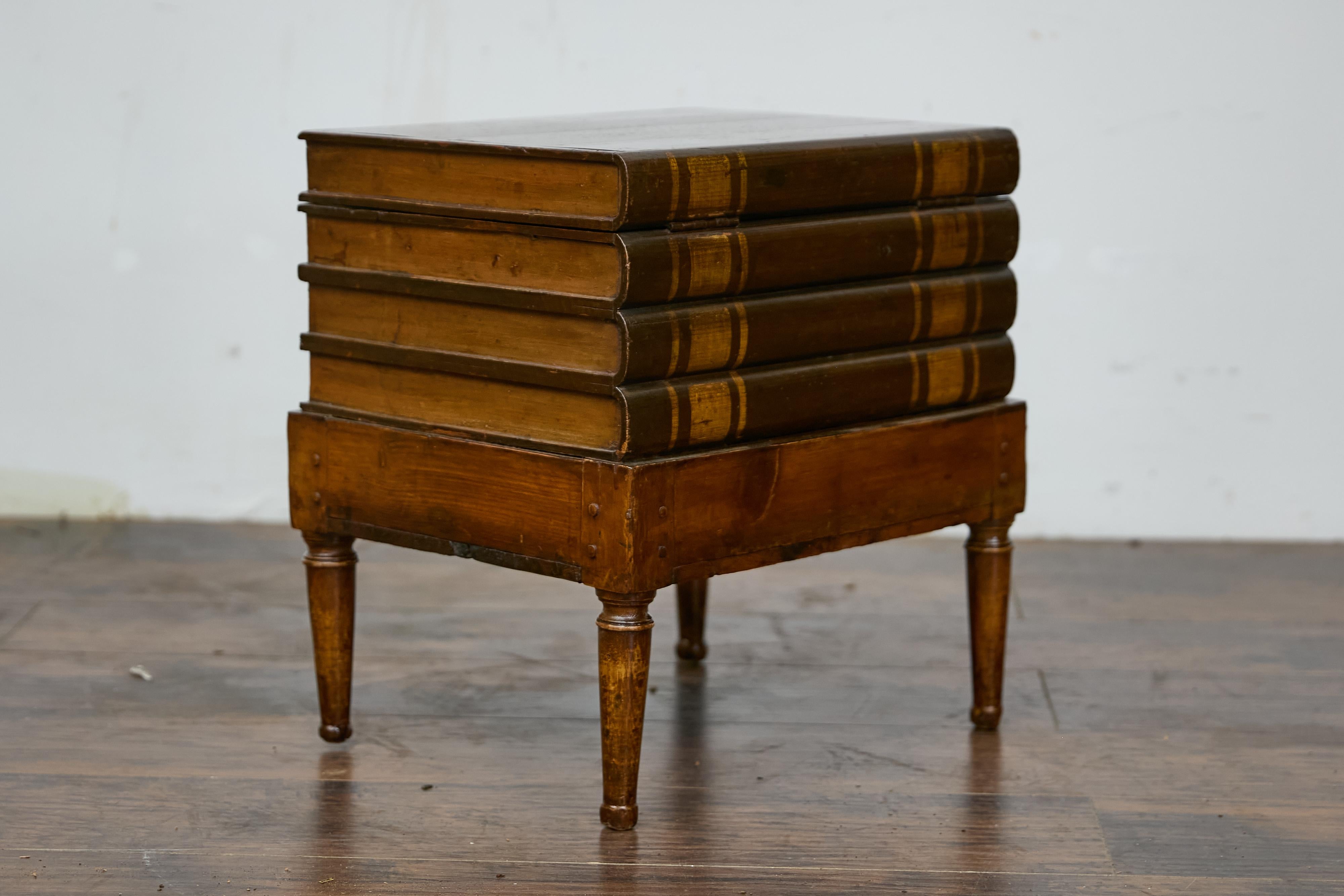 Table de rangement Victorian Faux Book Trunk on Base Table with Storage, 19th Century Accent Piece en vente 3