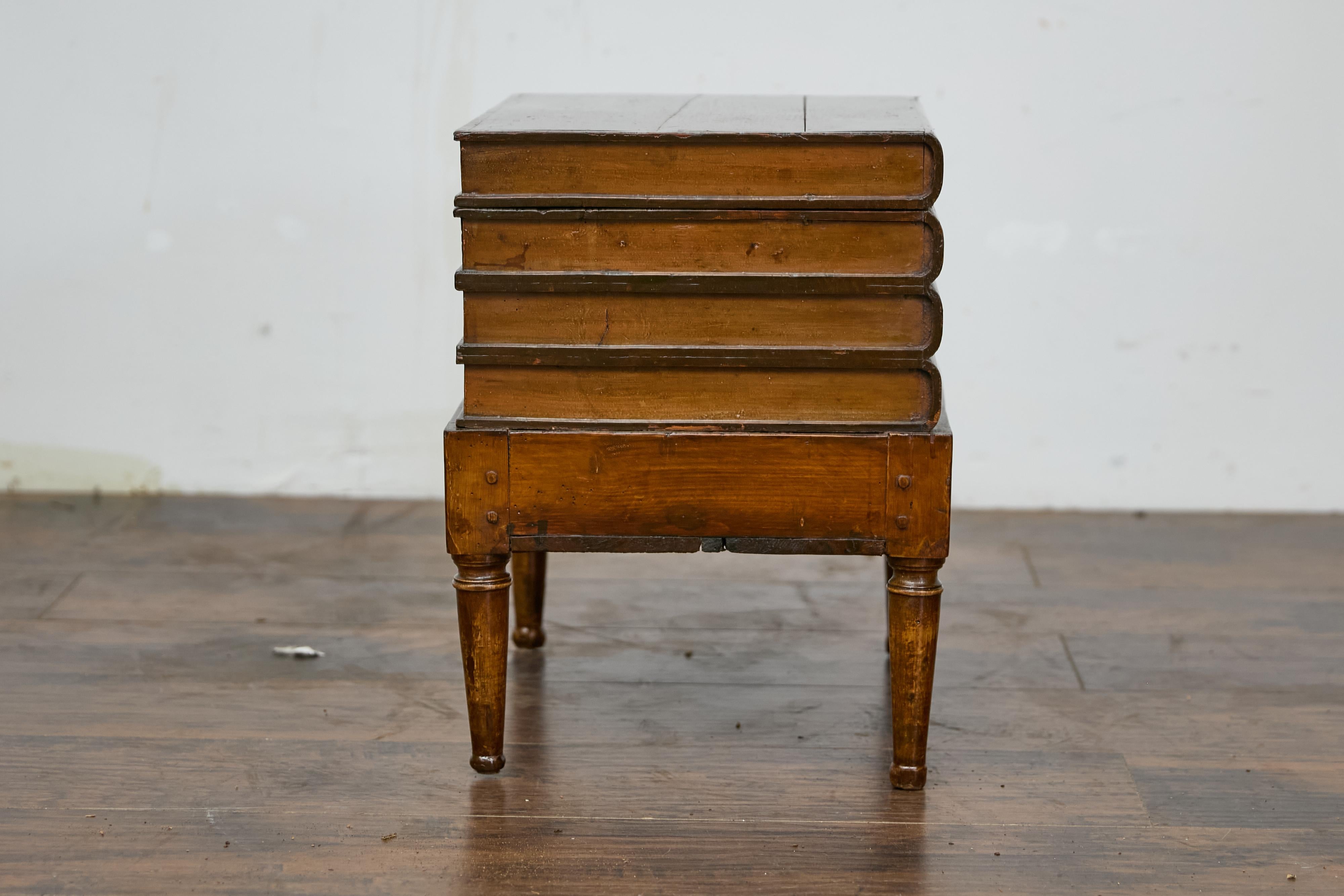 Table de rangement Victorian Faux Book Trunk on Base Table with Storage, 19th Century Accent Piece en vente 4