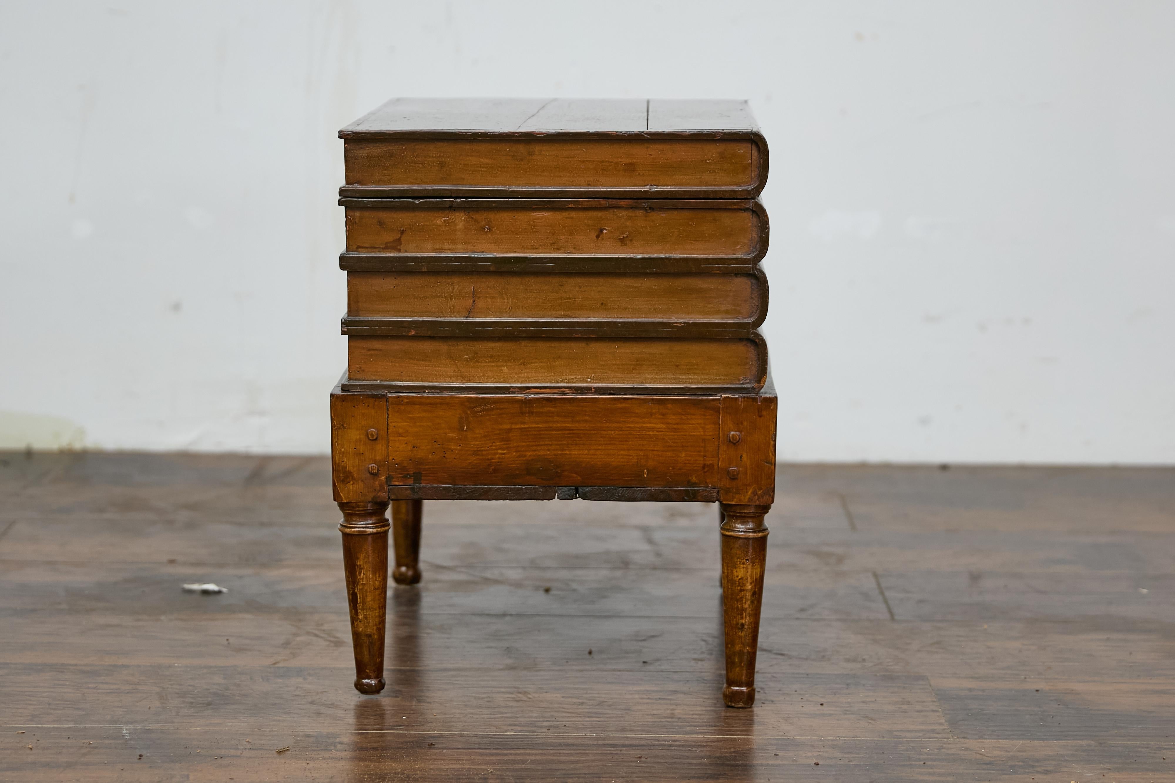 Table de rangement Victorian Faux Book Trunk on Base Table with Storage, 19th Century Accent Piece en vente 5